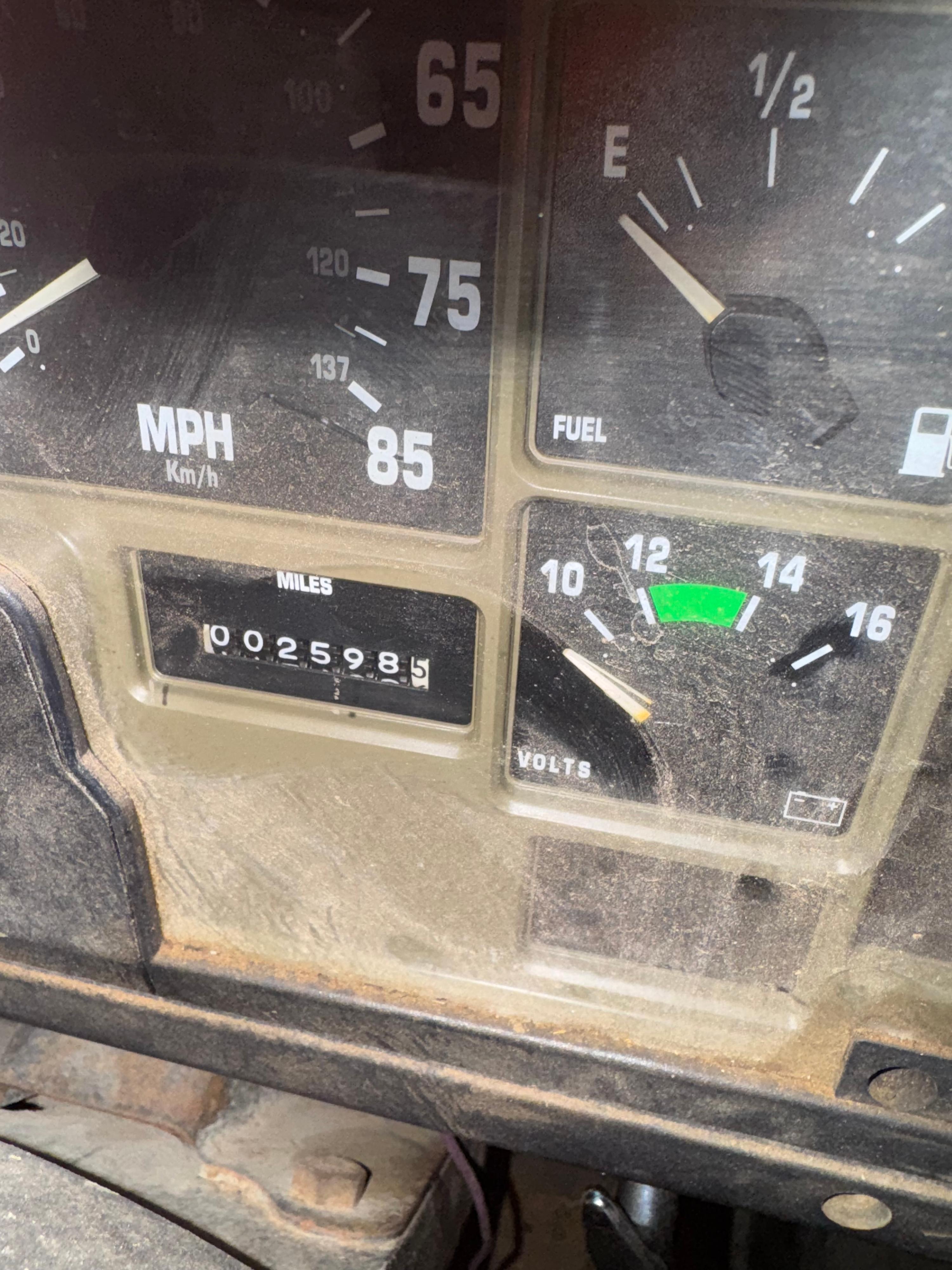 1991 International 4900 Tanker - image 6