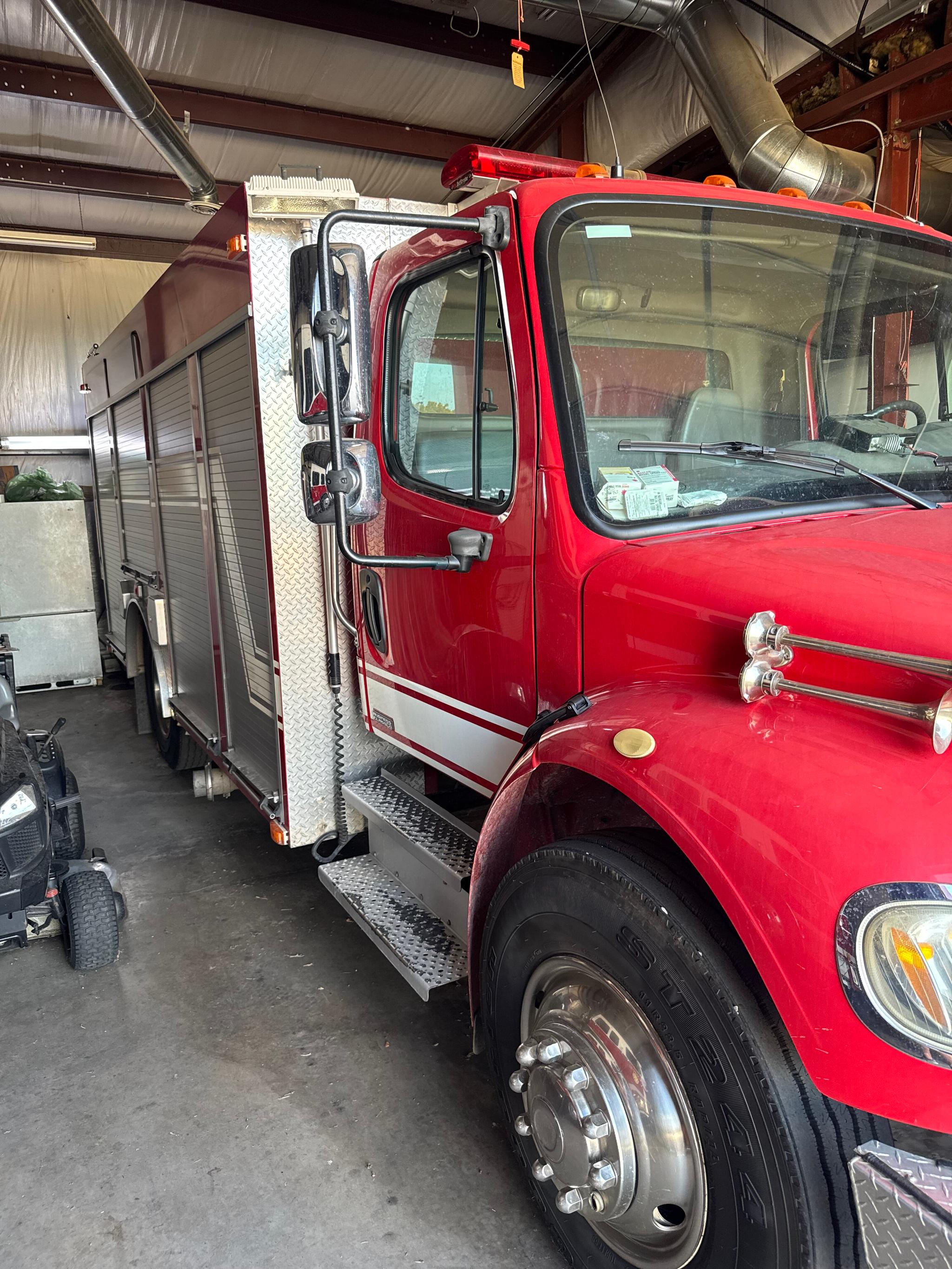 2005 Freightliner Light Rescue - image 1