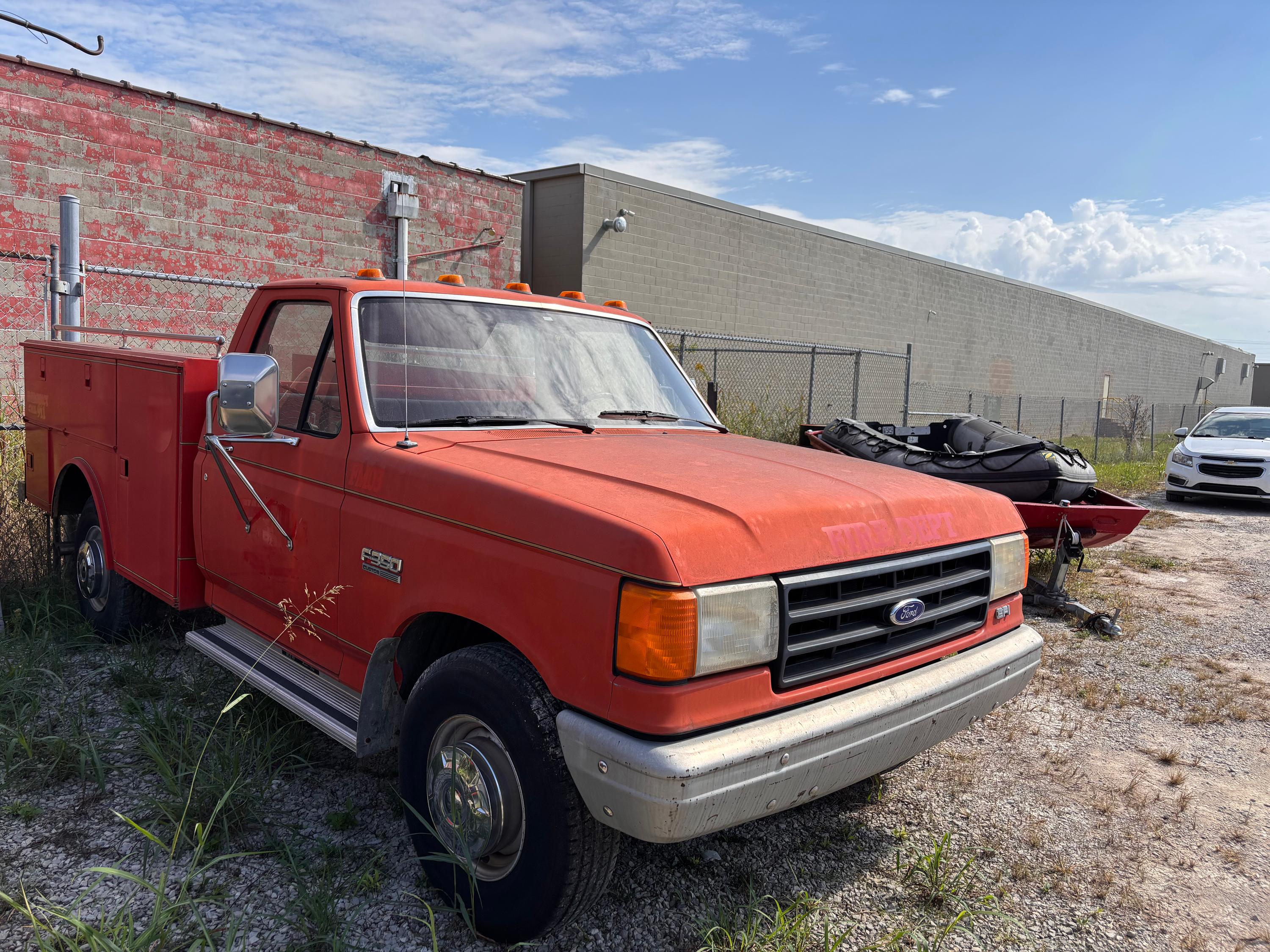 1988 Ford F-350 Gas Service Truck - image 6
