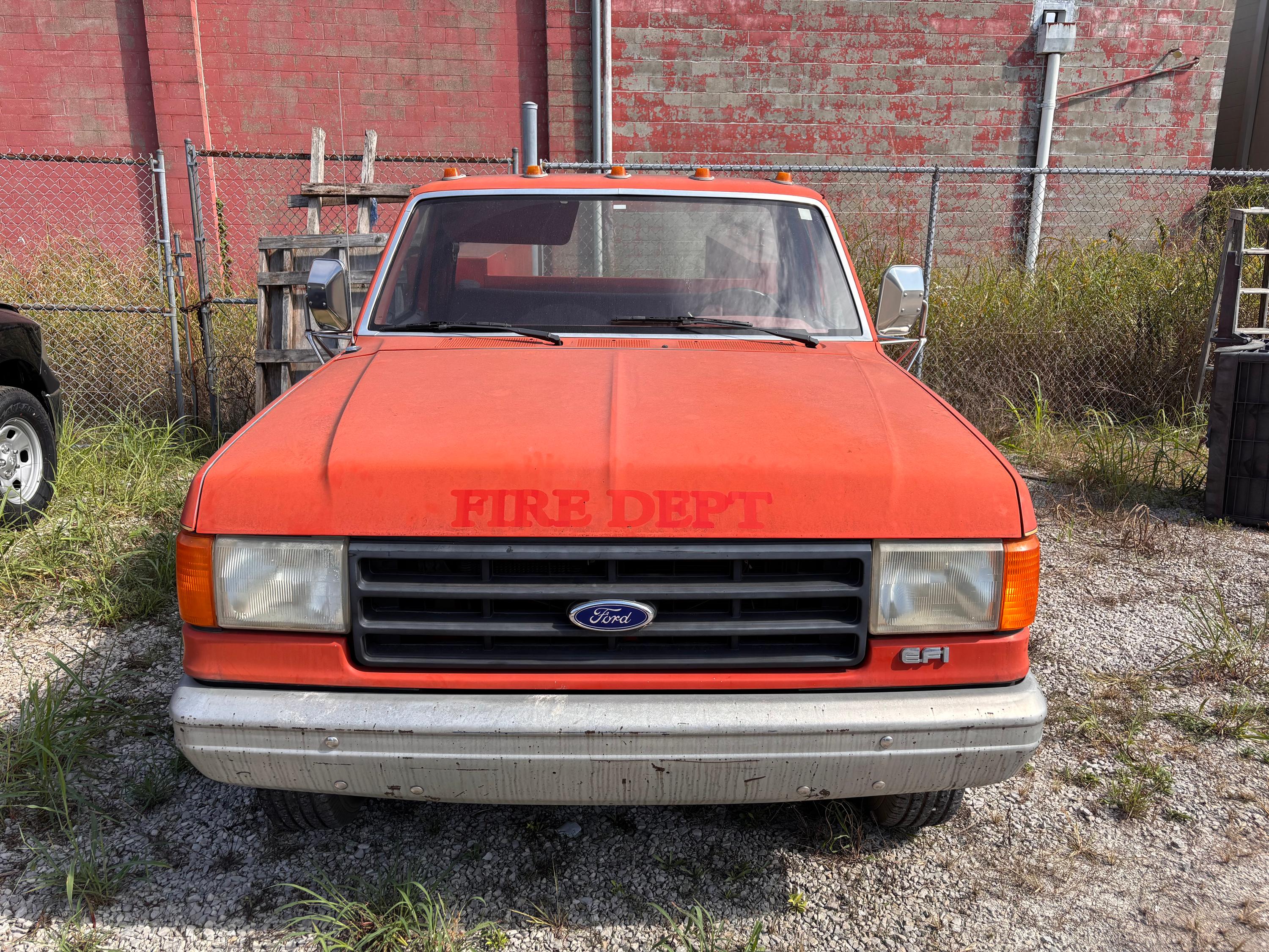 1988 Ford F-350 Gas Service Truck - image 7