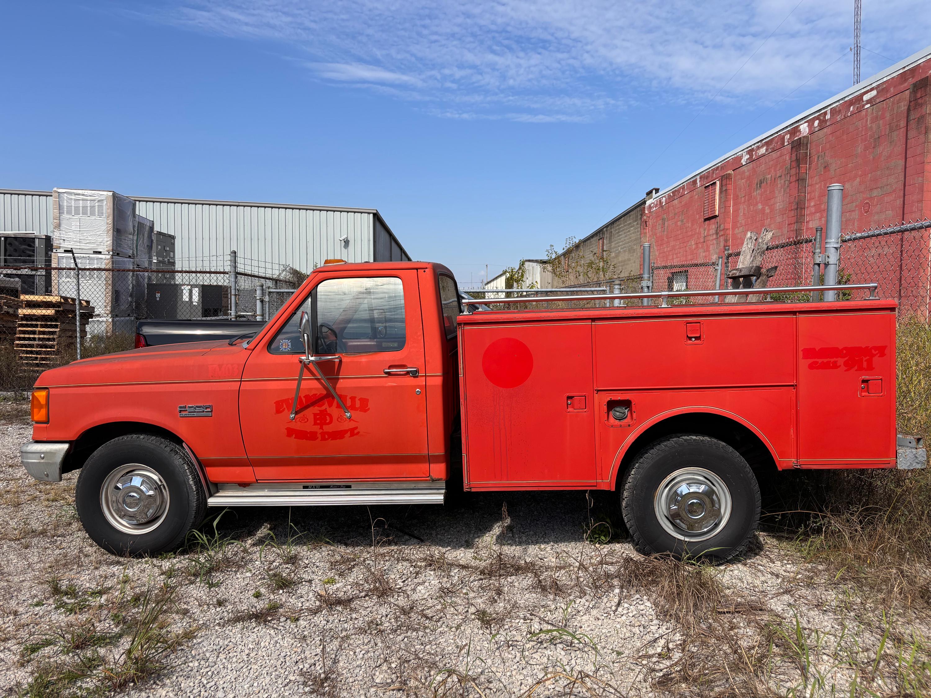 1988 Ford F-350 Gas Service Truck - image 3