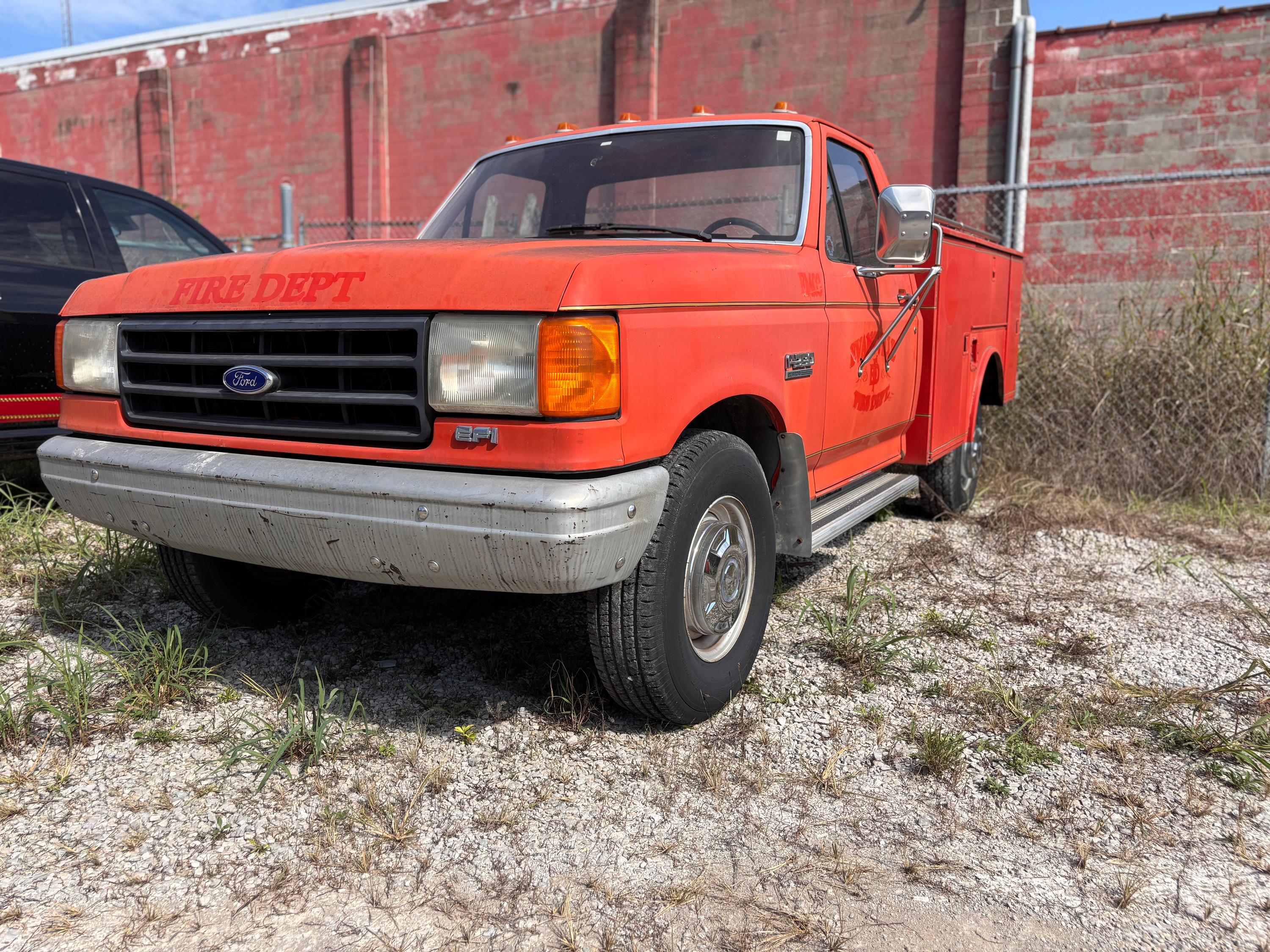 1988 Ford F-350 Gas Service Truck - image 2