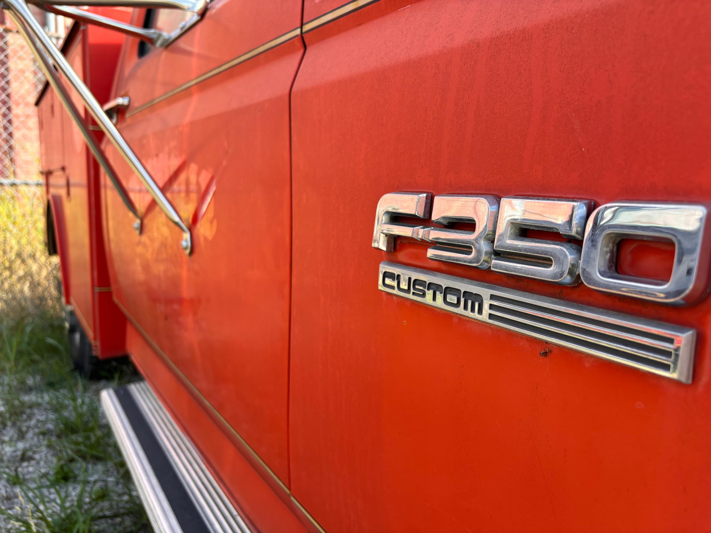 1988 Ford F-350 Gas Service Truck - image 8