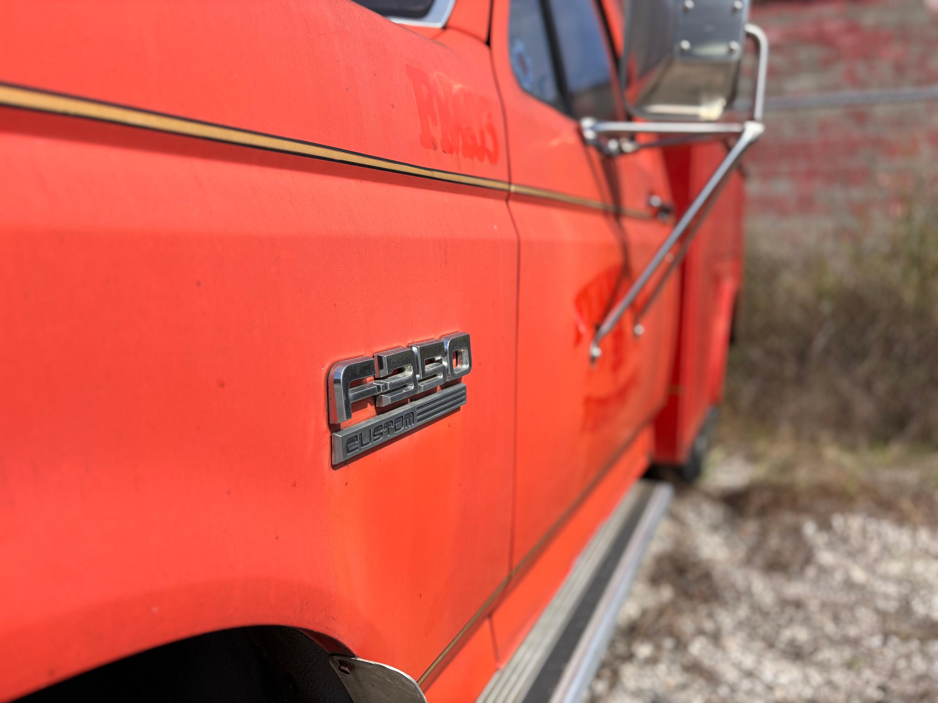 1988 Ford F-350 Gas Service Truck - image 9