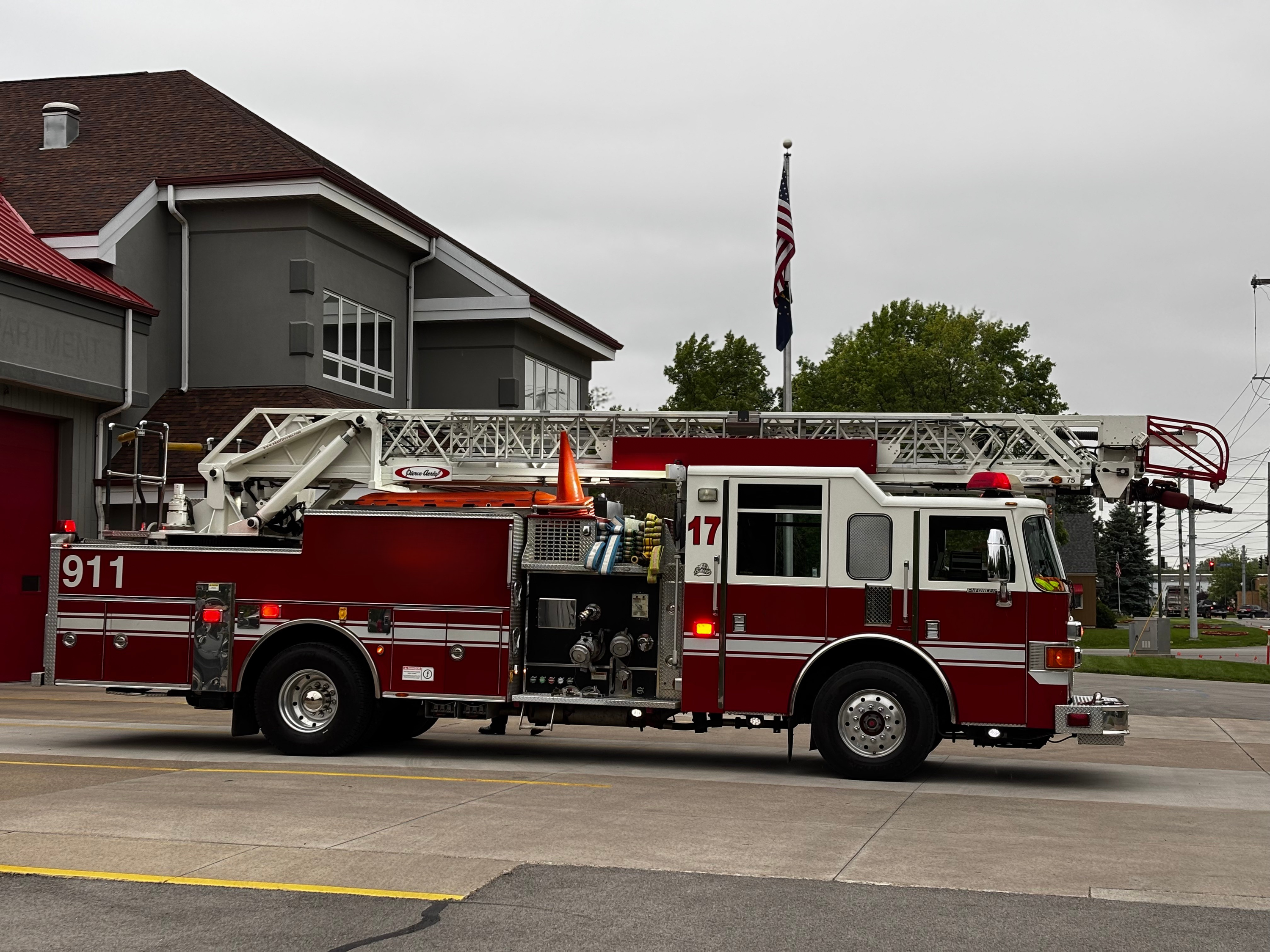 2003 Pierce Enforcer Quint, 75' 1250/560 - image 3