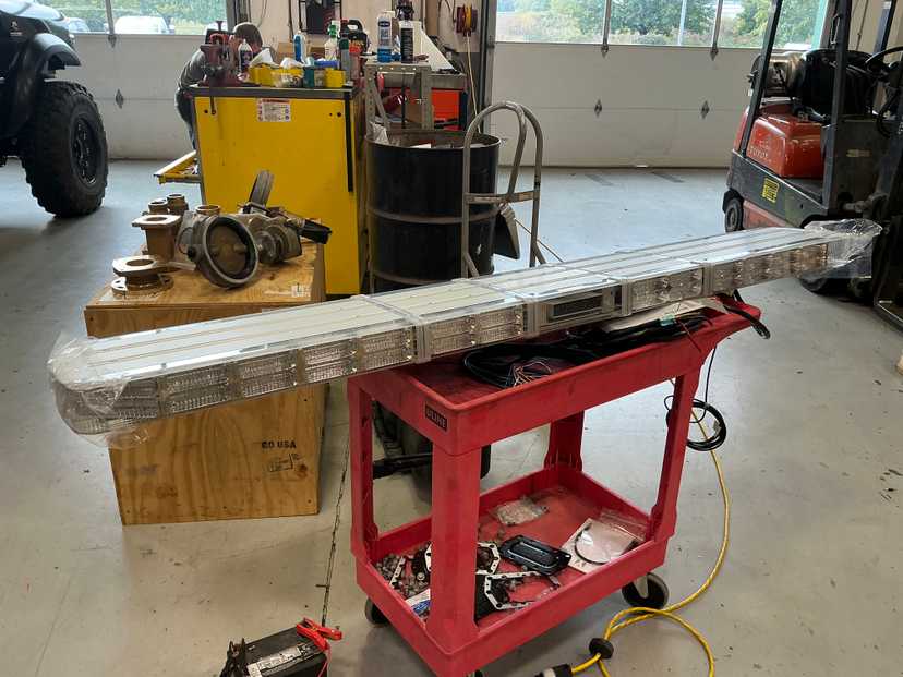 Whelen 81" Freedom IV LED Lightbar, NFPA, GTT Opticom, New Surplus — photo 3