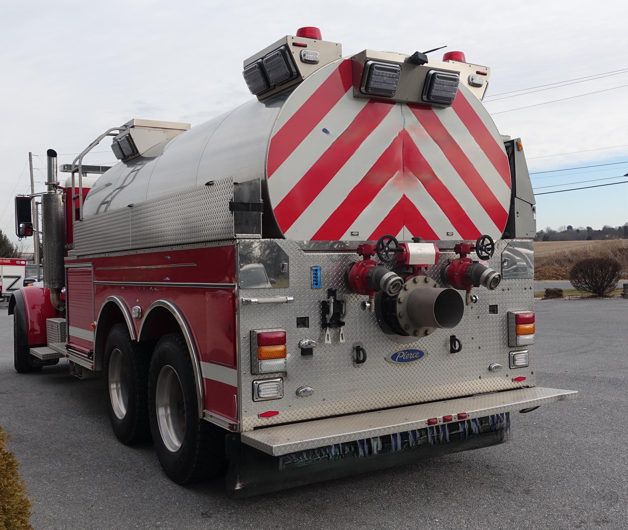 2005 Pierce Pumper Tanker - image 2