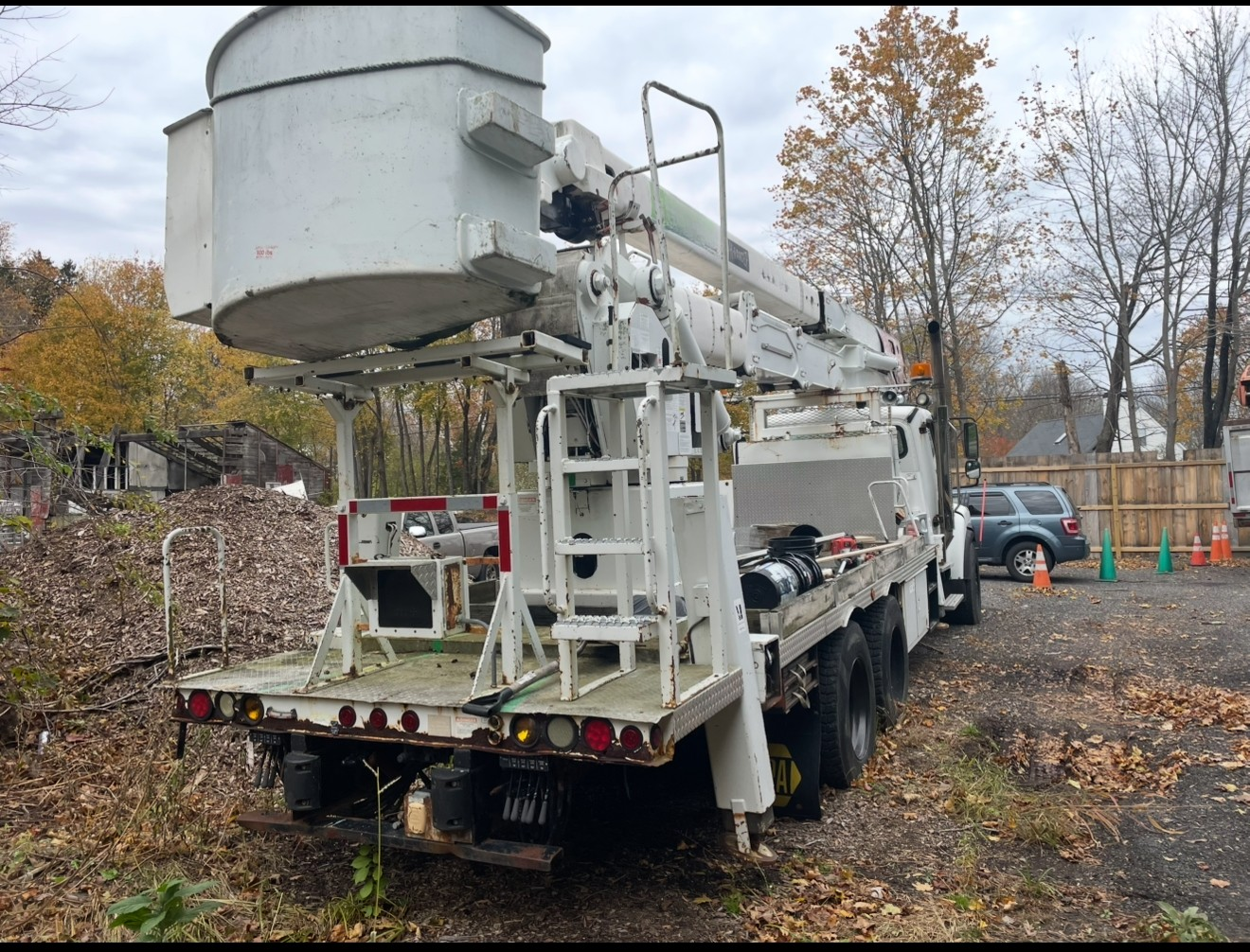 2005 Freightliner Bucket Truck - image 5