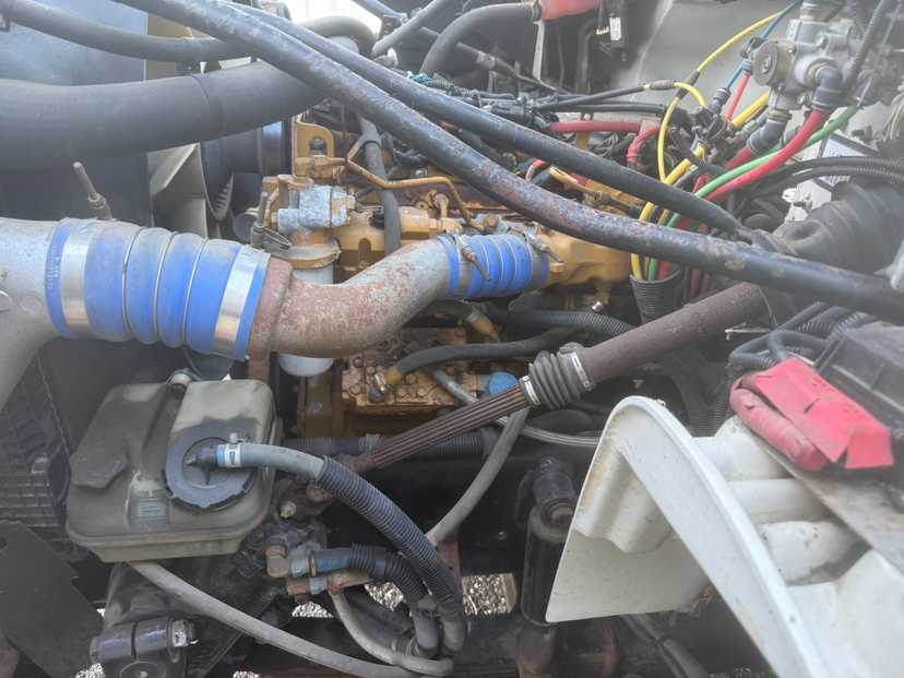 2005 Freightliner Bucket Truck — photo 8