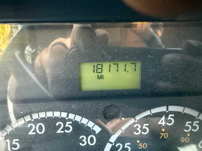 2005 Freightliner Bucket Truck — photo 7