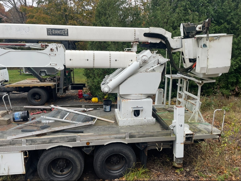 2005 Freightliner Bucket Truck — photo 3