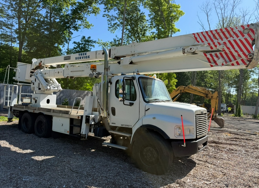 2005 Freightliner Bucket Truck