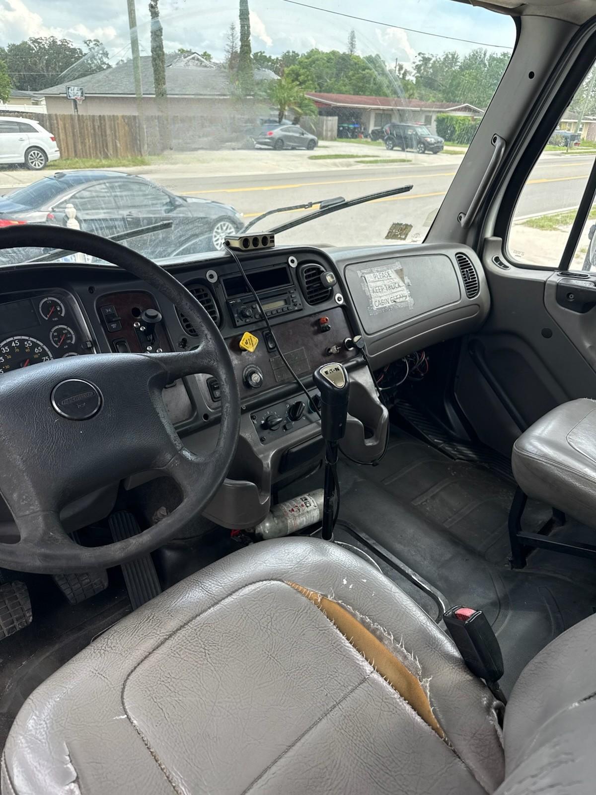 2009 Freightliner M2 Septic - image 7