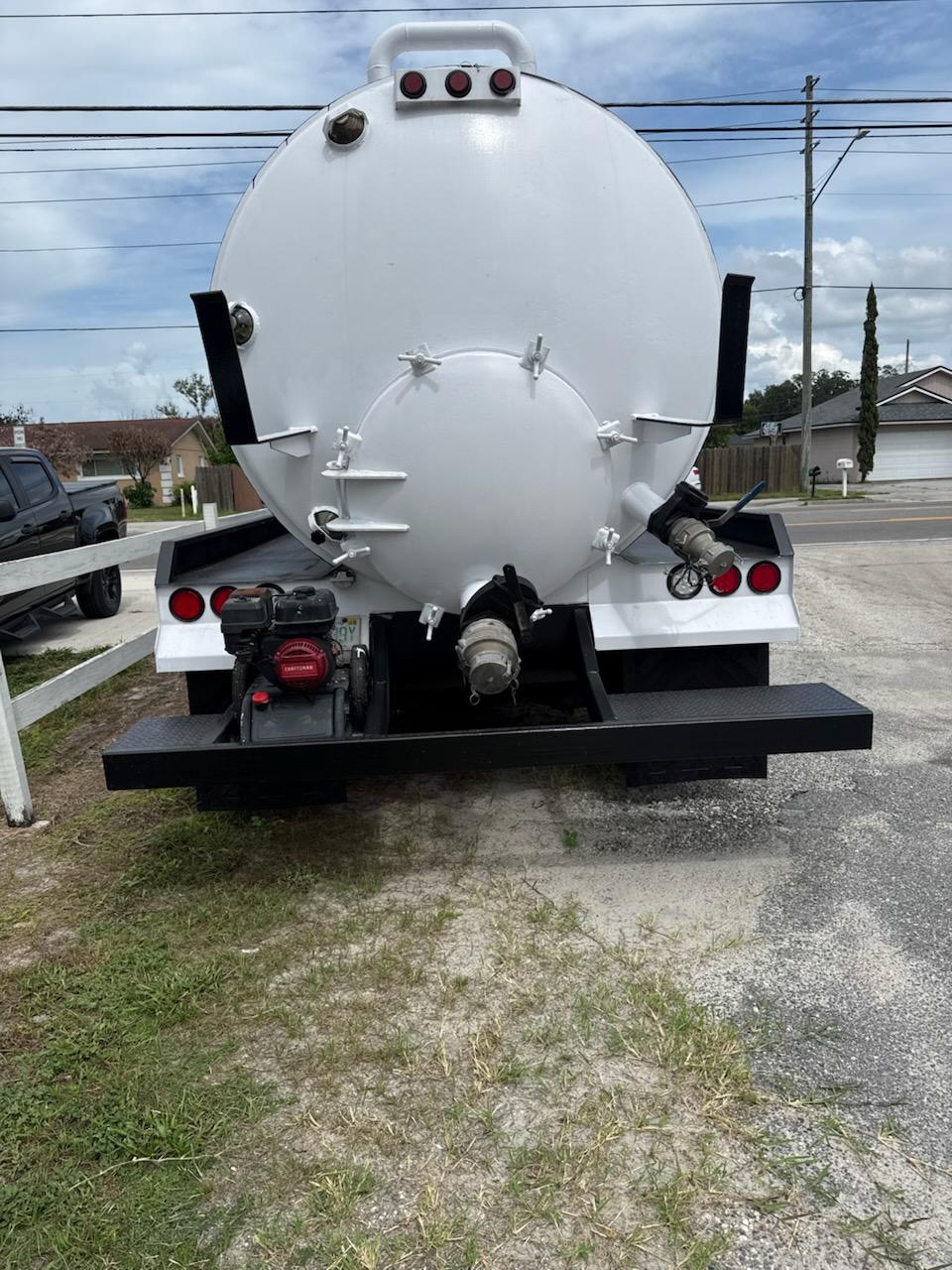 2009 Freightliner M2 Septic - image 4