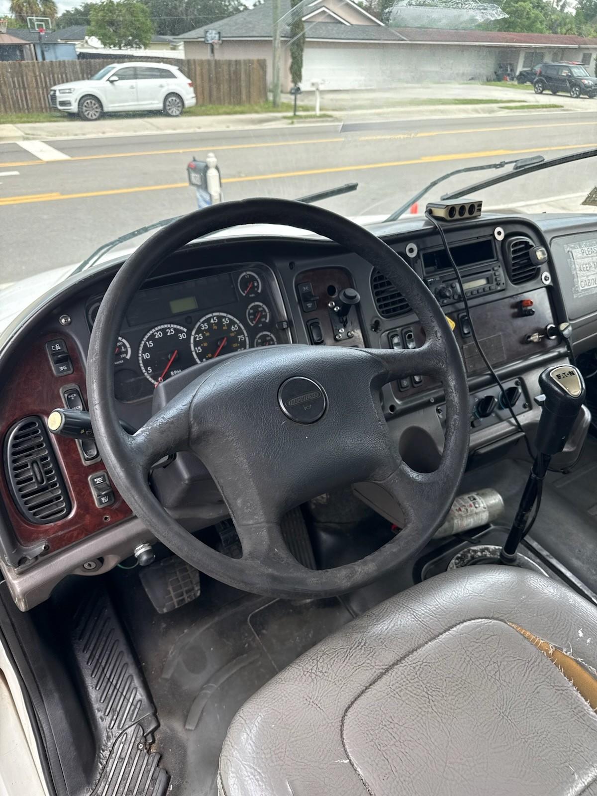 2009 Freightliner M2 Septic - image 9