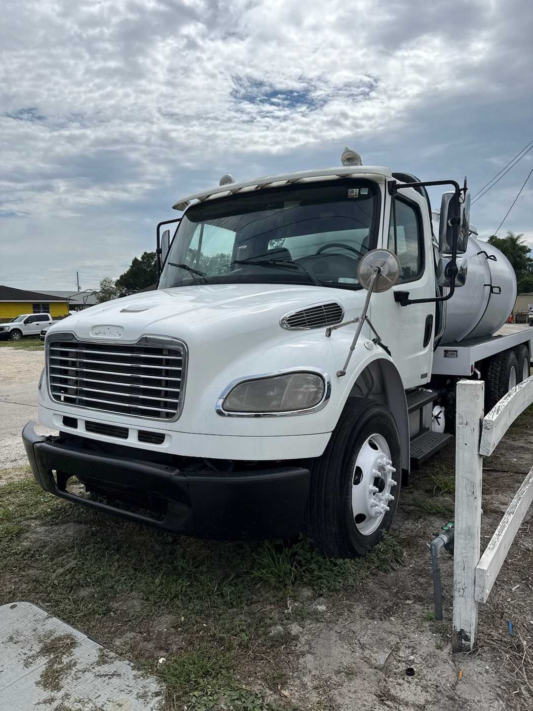 2009 Freightliner M2 Septic