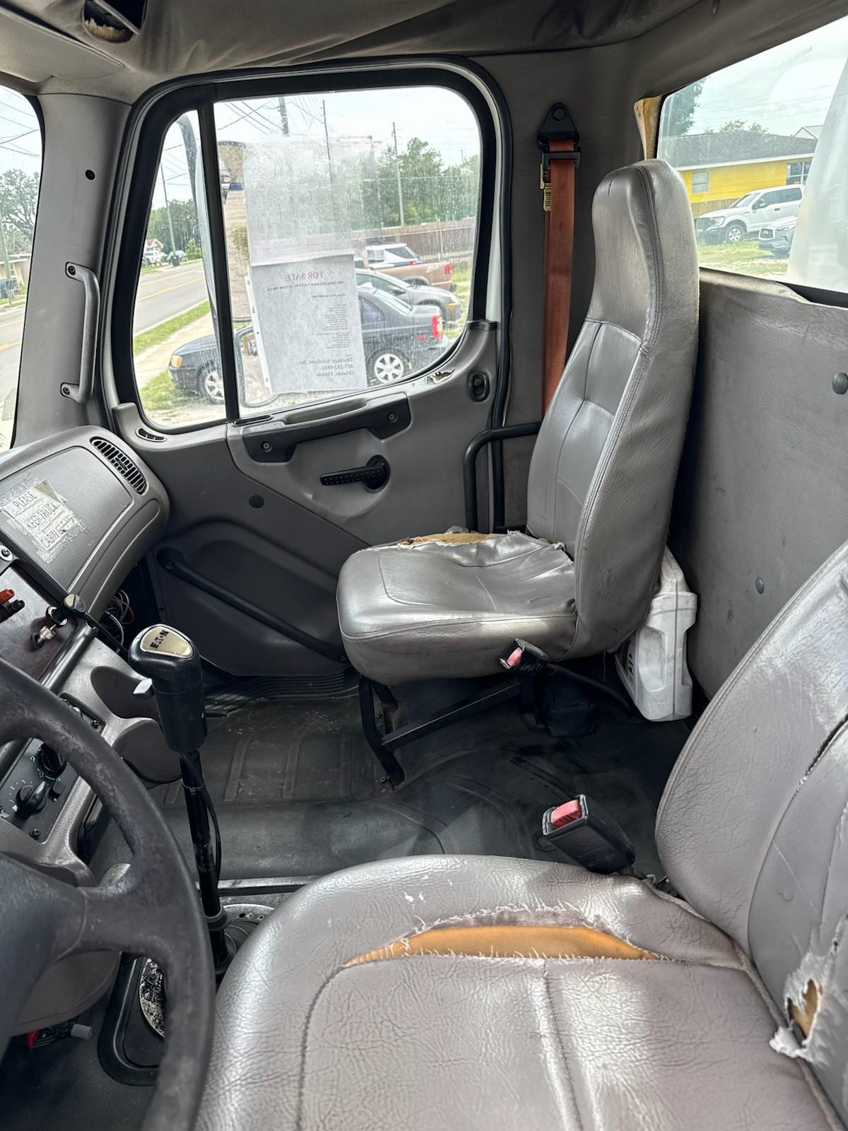 2009 Freightliner M2 Septic - image 8