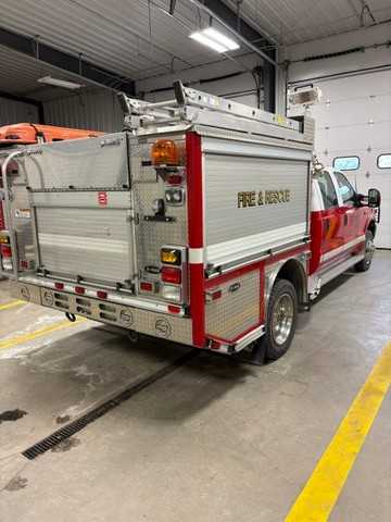2003 E-One Ford 4x4 Pumper — photo 3