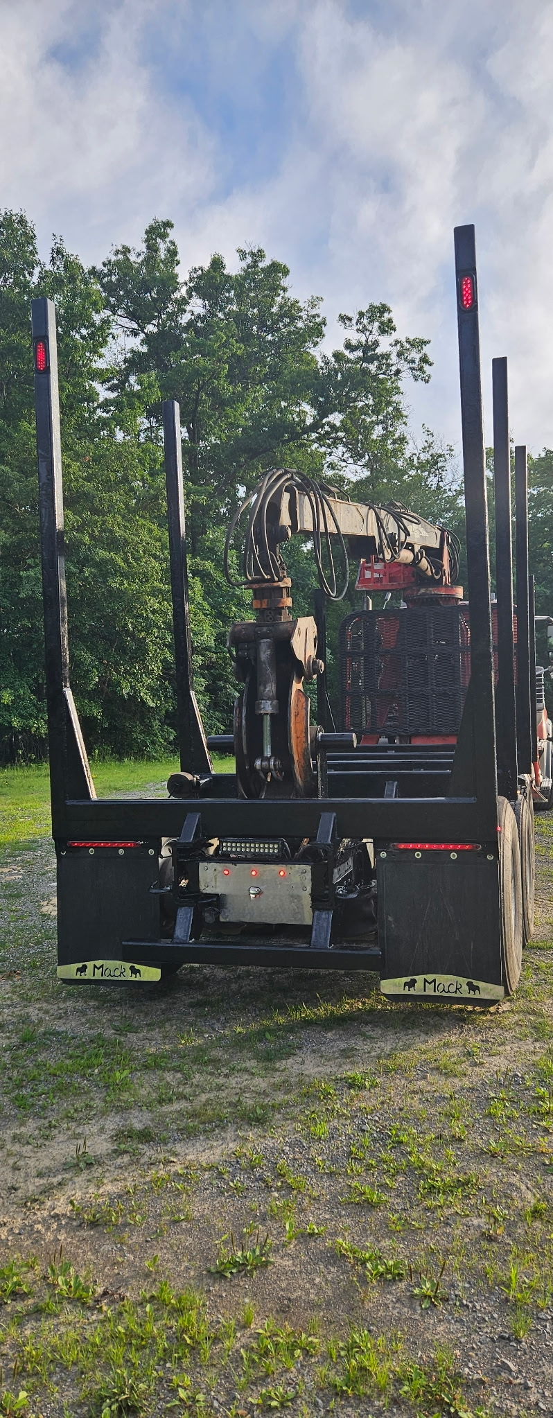 2016 Mack Titan Log Truck with Serco 8500 Log loader - image 3