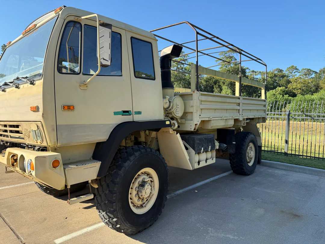 2002 Stewart & Stevenson M1078A1 LMTV