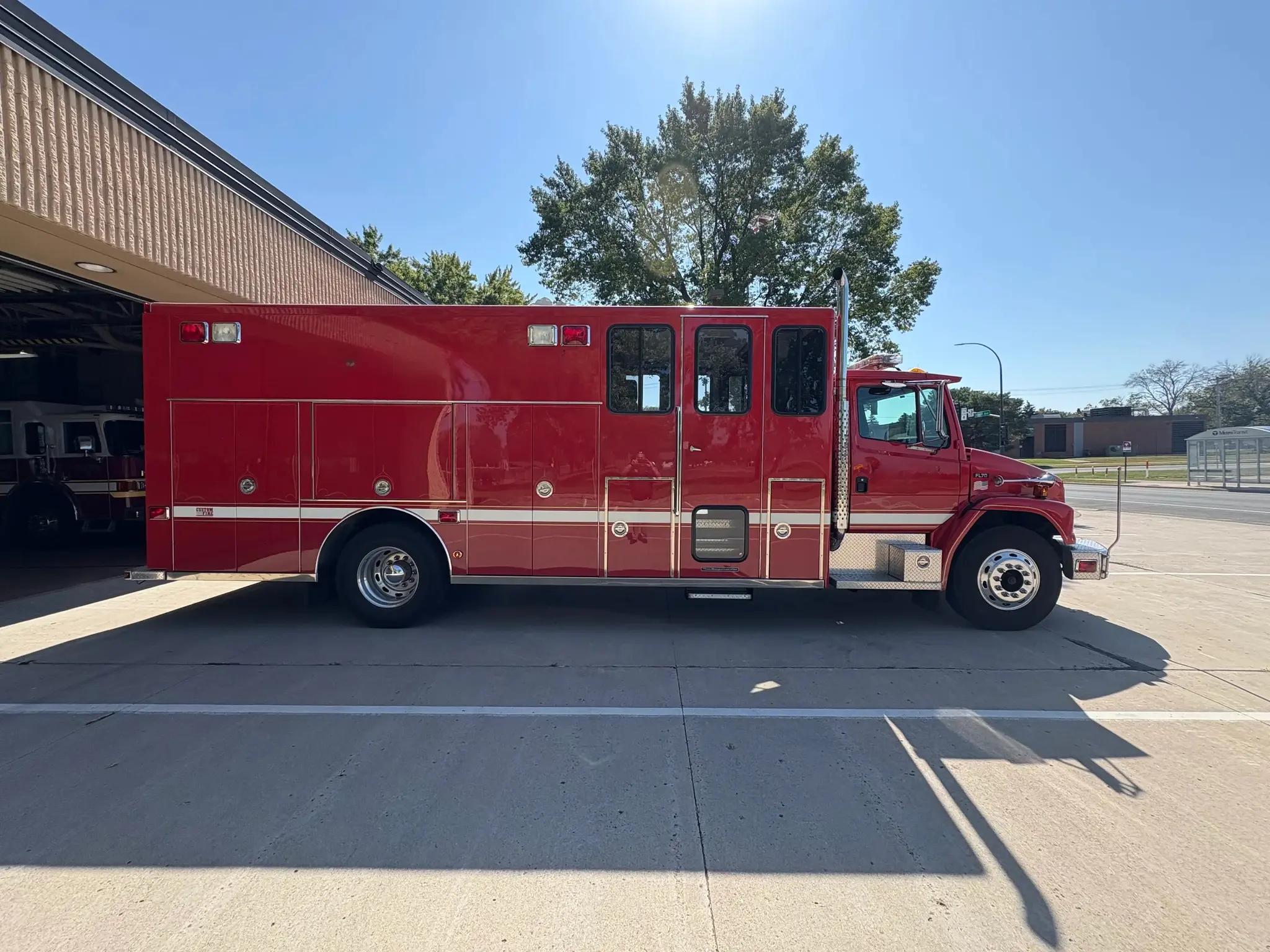 1999 General Safety Freightliner Heavy Rescue - image 3