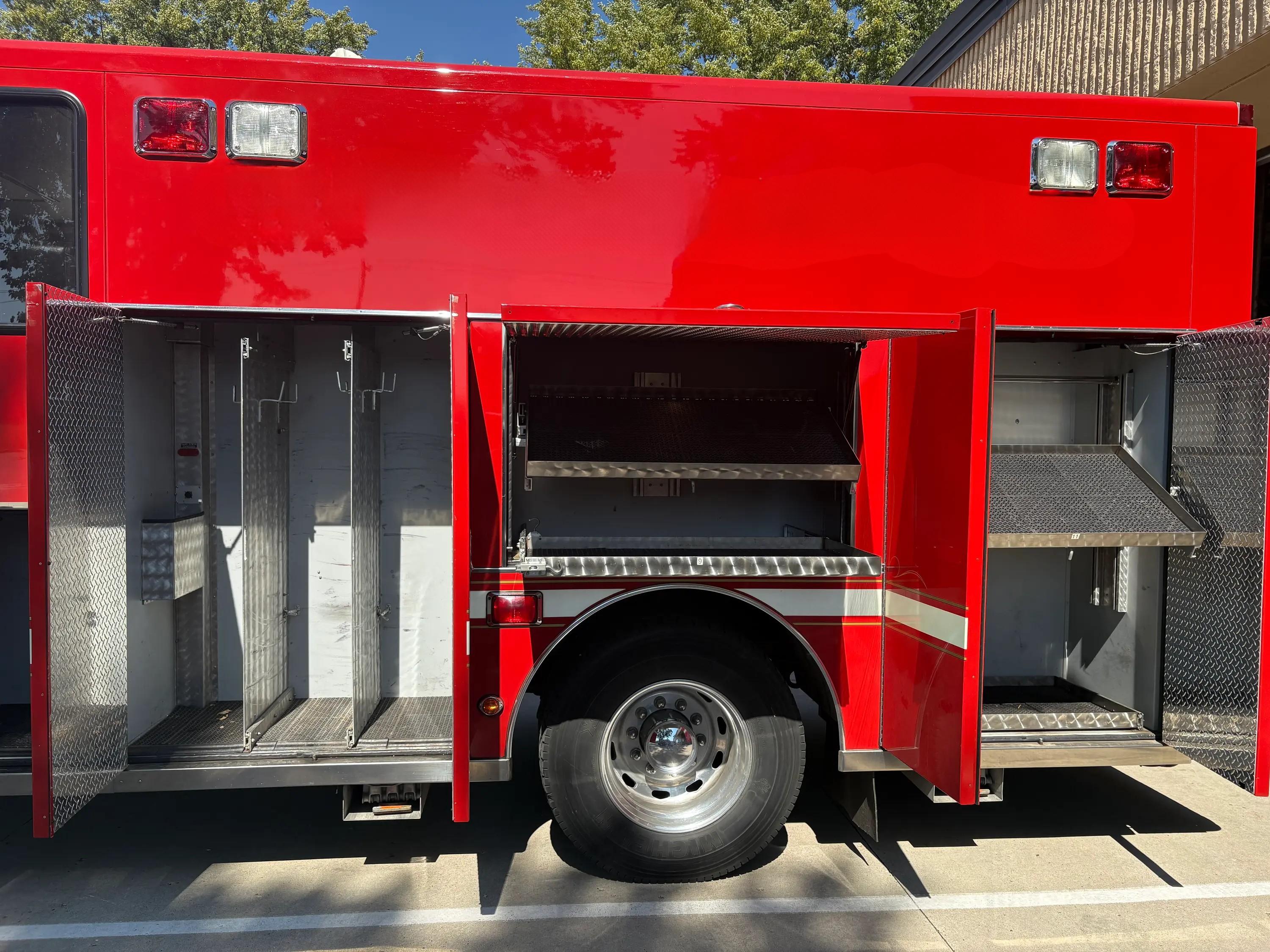 1999 General Safety Freightliner Heavy Rescue - image 6