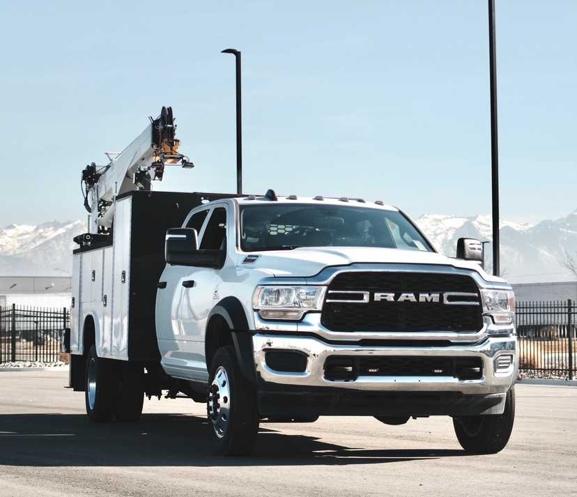 2024 Ram 5500 Crew Cab DRW 4x4 Knapheide Crane Body Stellar Crane — photo 2