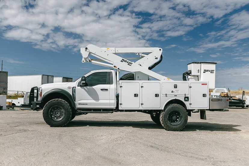 2024 Ford F-550 SUPER SINGLE Liquid Springs 4x4 Dur-A-Lift Bucket Truck — photo 4
