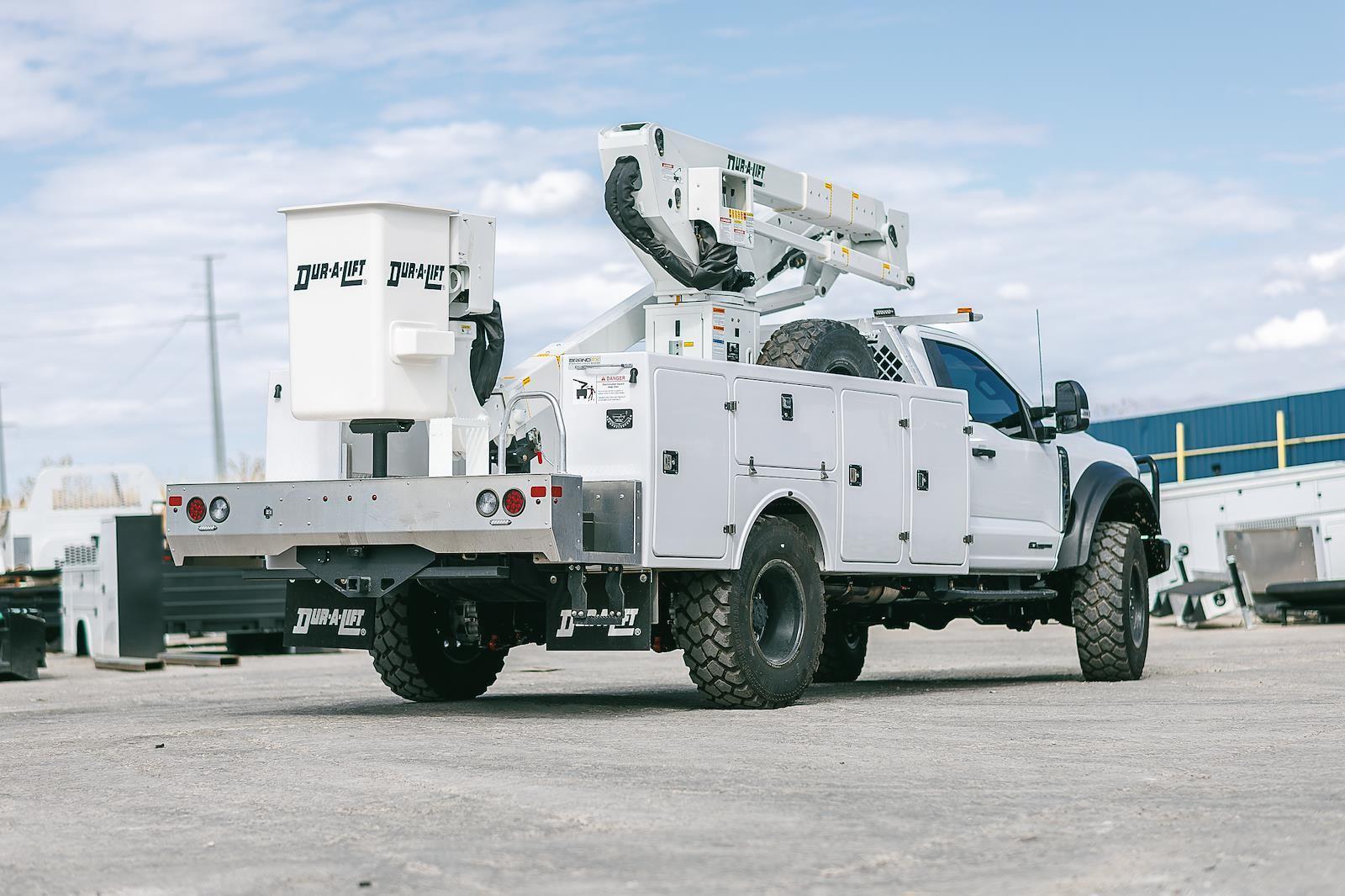 2024 Ford F-550 SUPER SINGLE Liquid Springs 4x4 Dur-A-Lift Bucket Truck - image 5