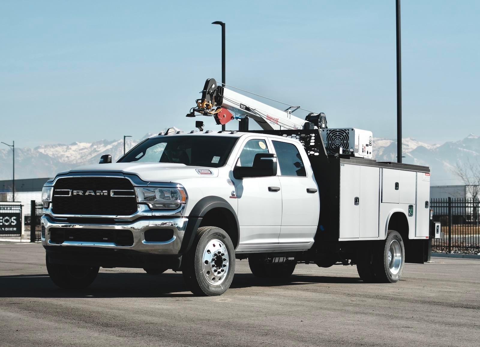 2024 Ram 5500 Crew Cab DRW 4x4 Knapheide Crane Body Stellar Crane - image 4