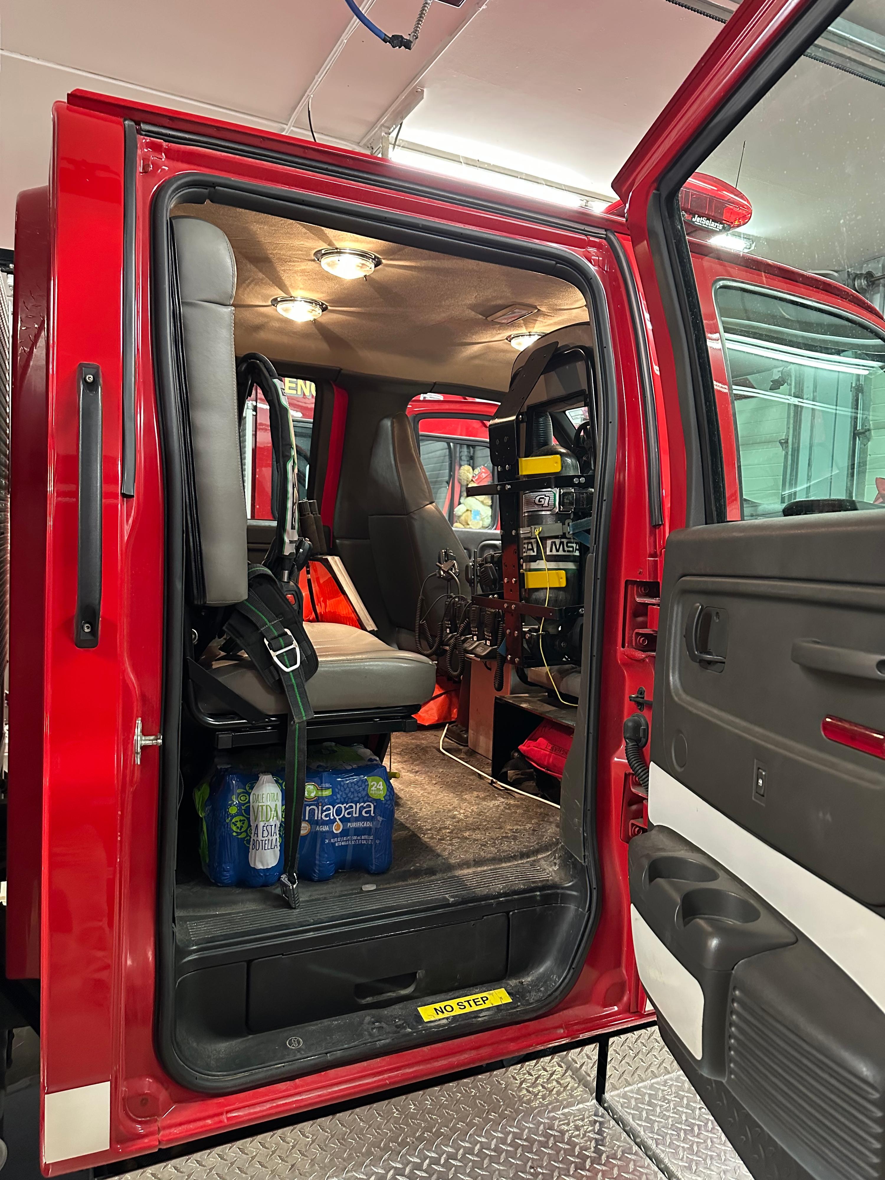 2009 E-One GMC 4x4 Quick Attack - image 9