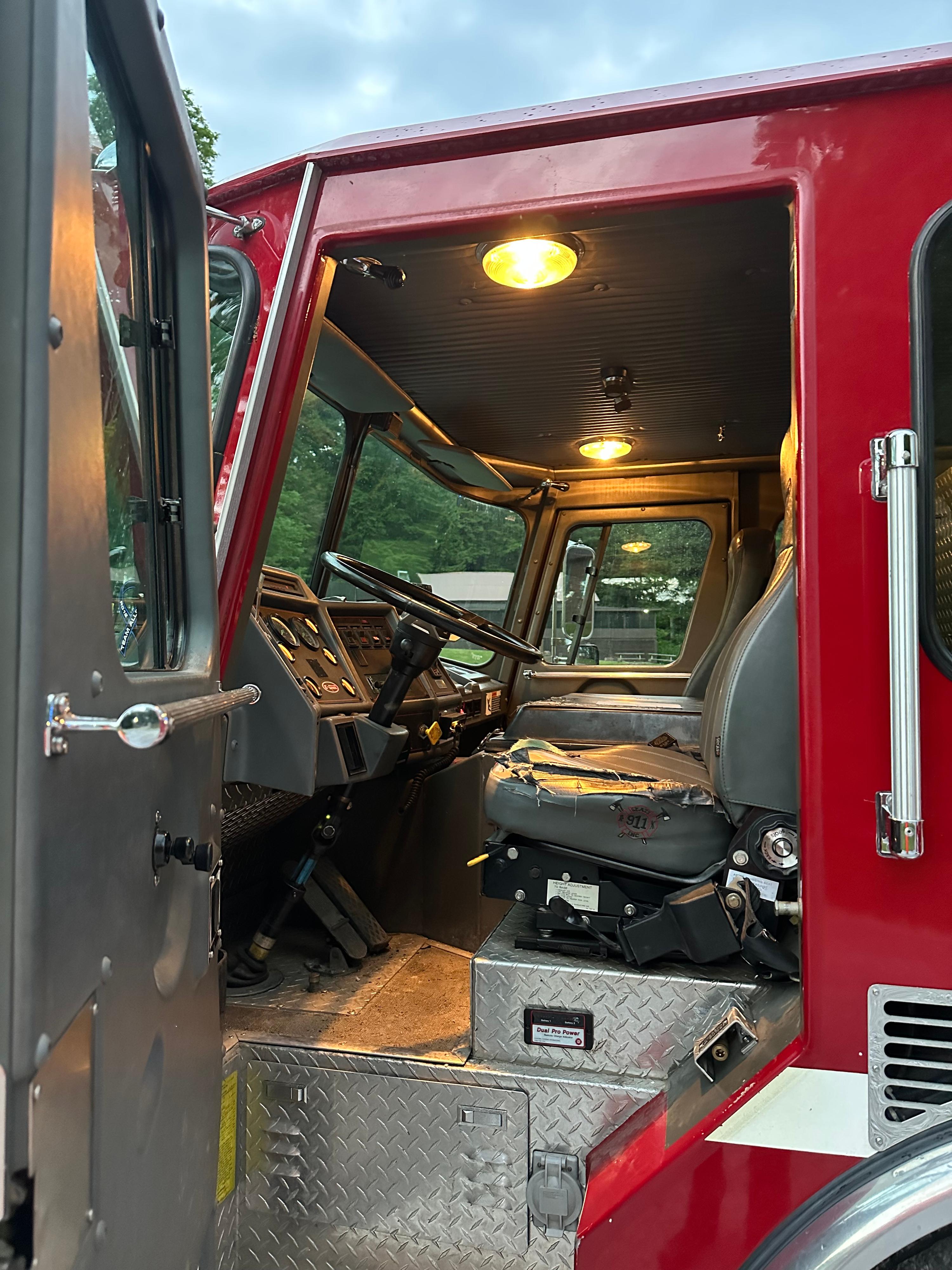 1992 E-One Typhoon Custom Pumper Tanker - image 21