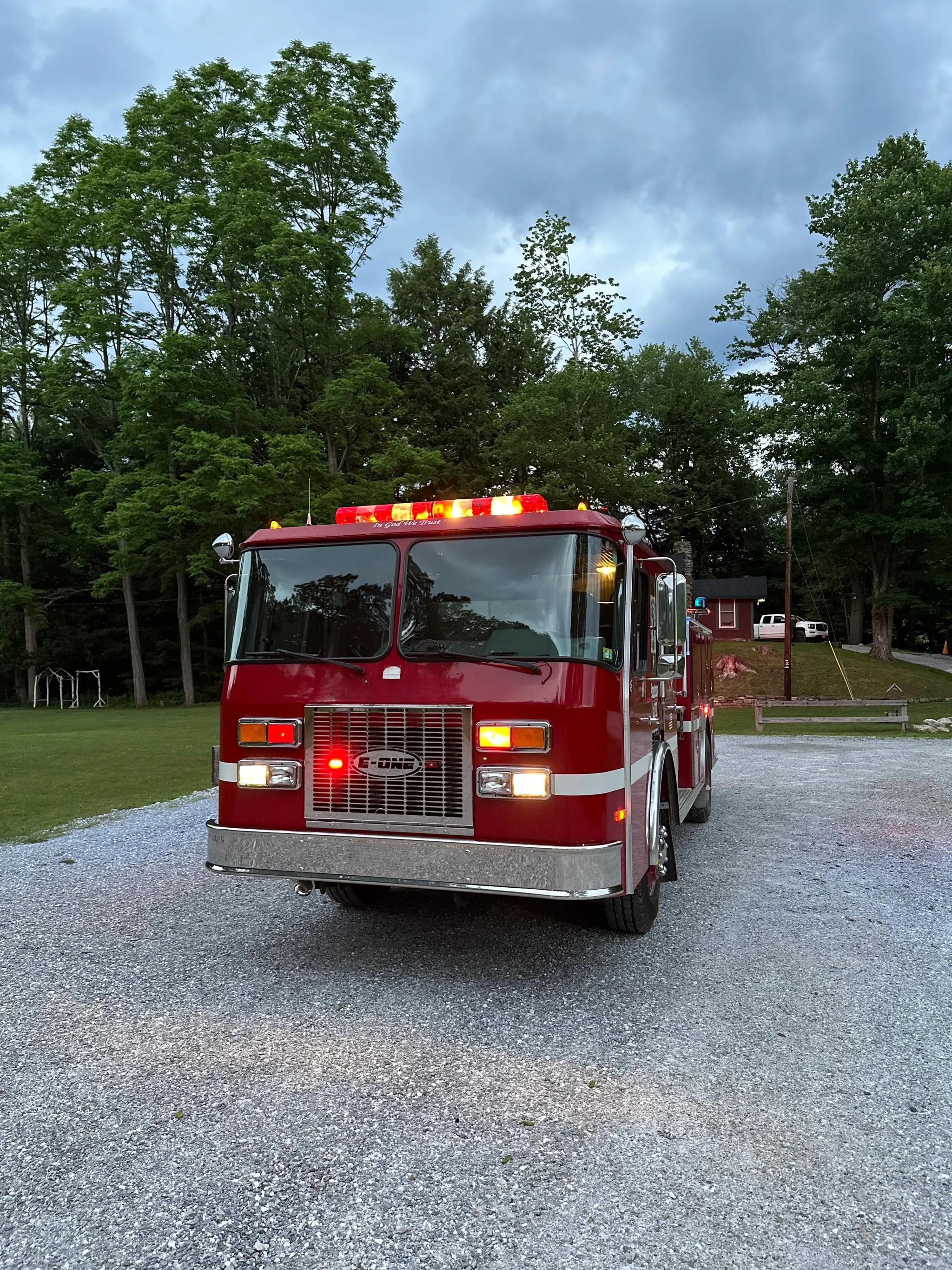 1992 E-One Typhoon Custom Pumper Tanker - image 2