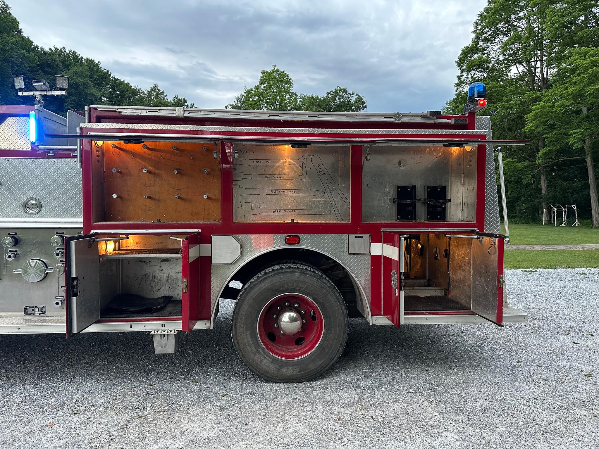 1992 E-One Typhoon Custom Pumper Tanker - image 5