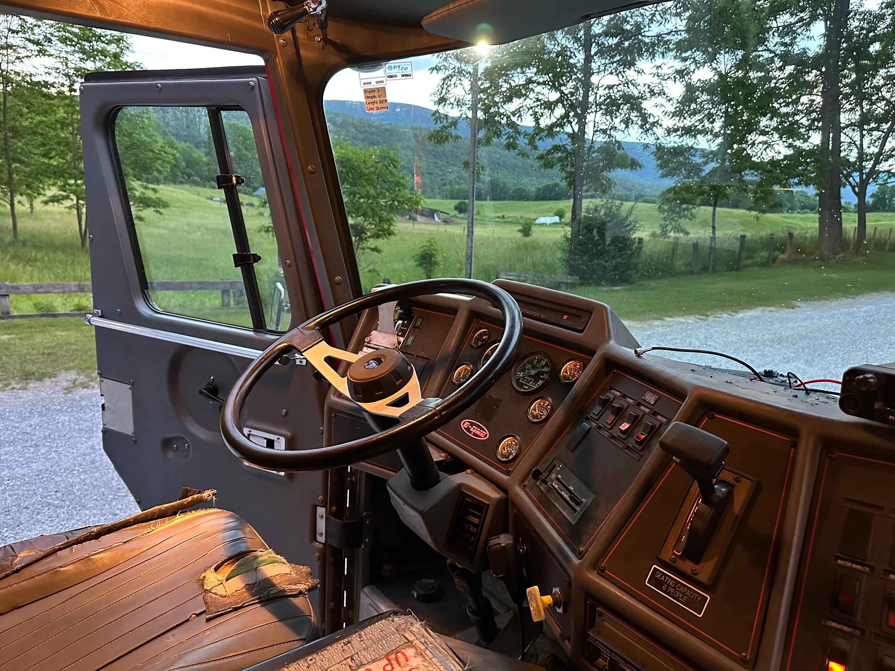 1992 E-One Typhoon Custom Pumper Tanker - image 33