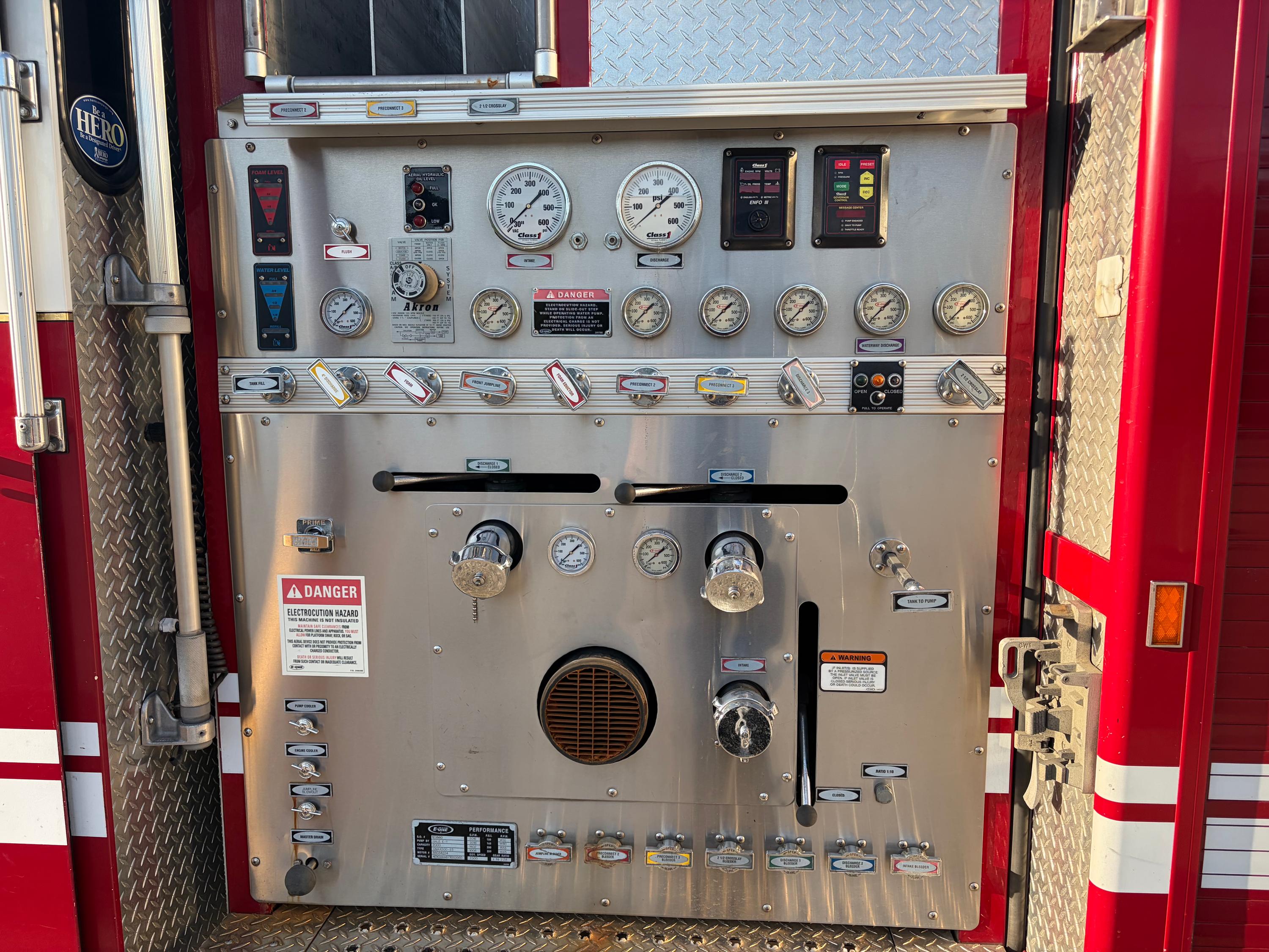2001 E-One 75' Aerial - image 26