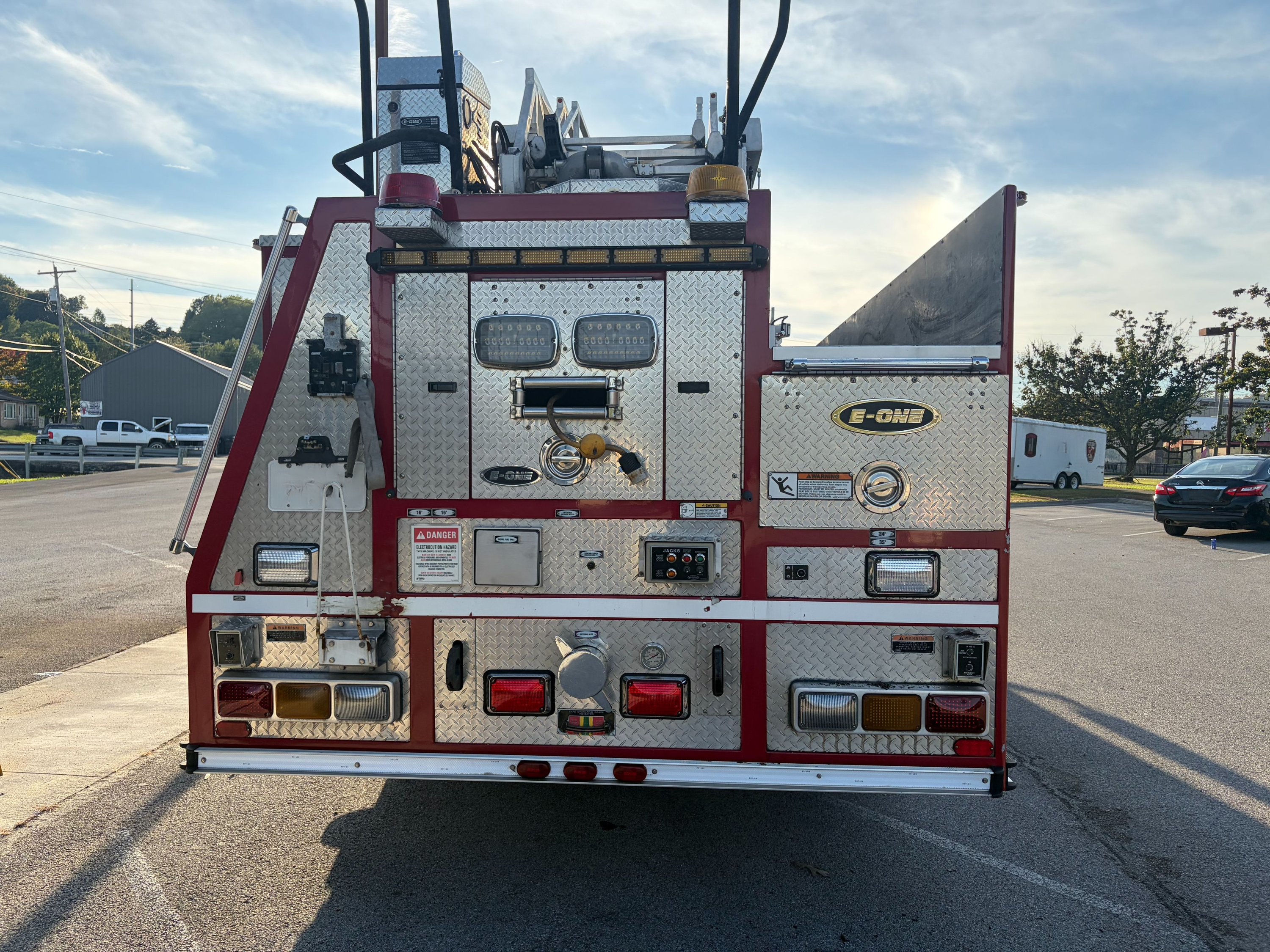 2001 E-One 75' Aerial - image 9