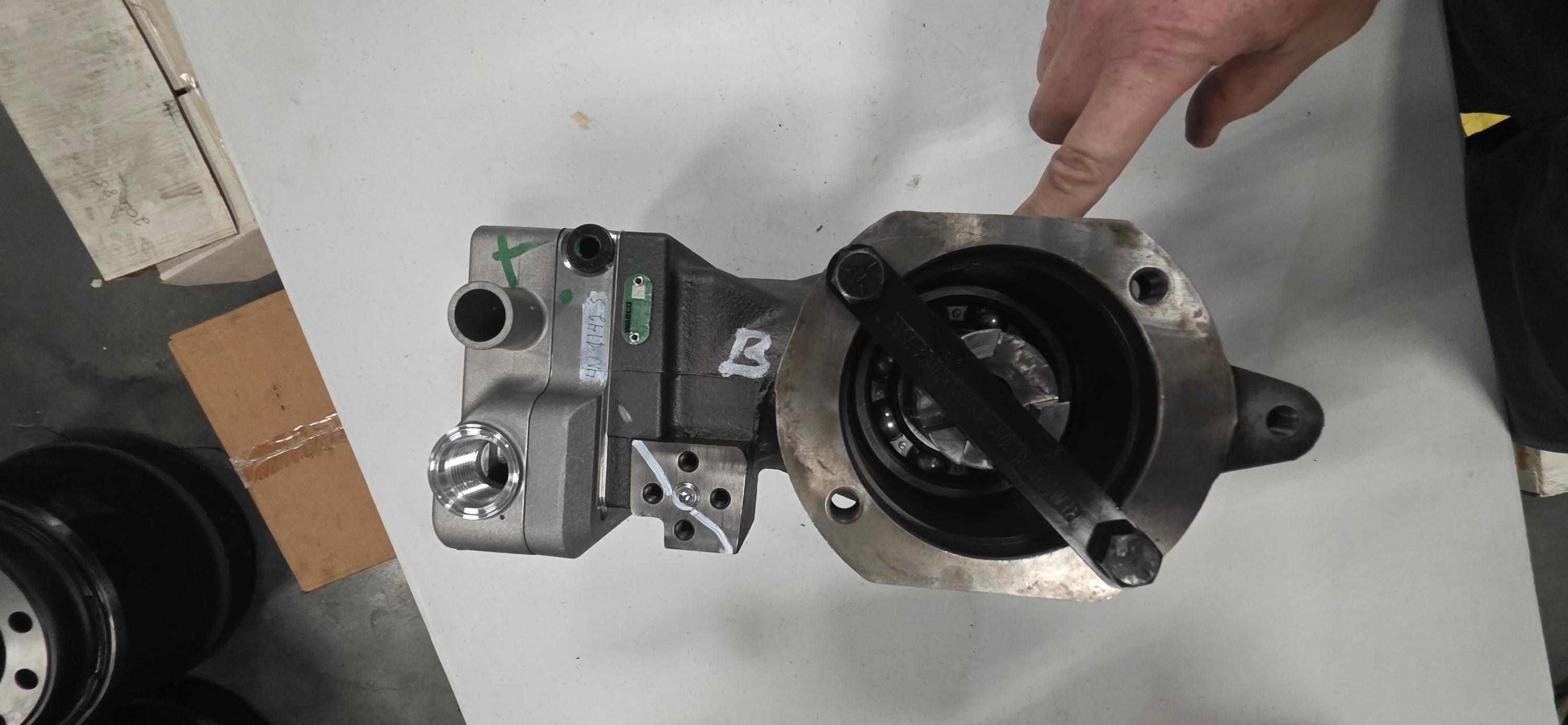 Cummins air compressor - image 2