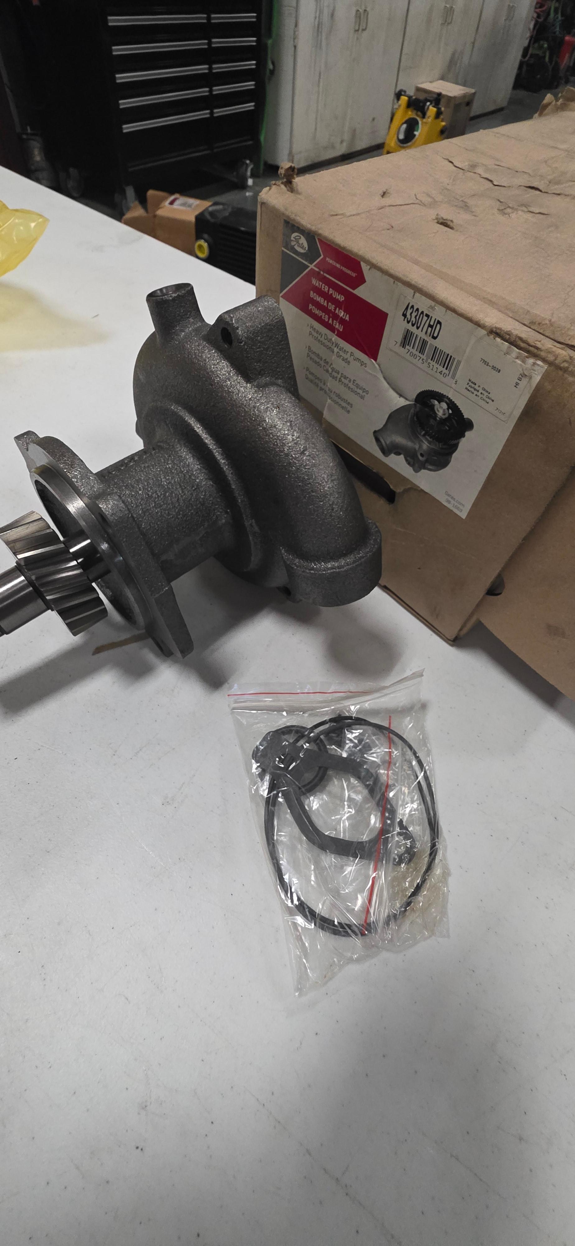 Cummins M11 water pump - image 3