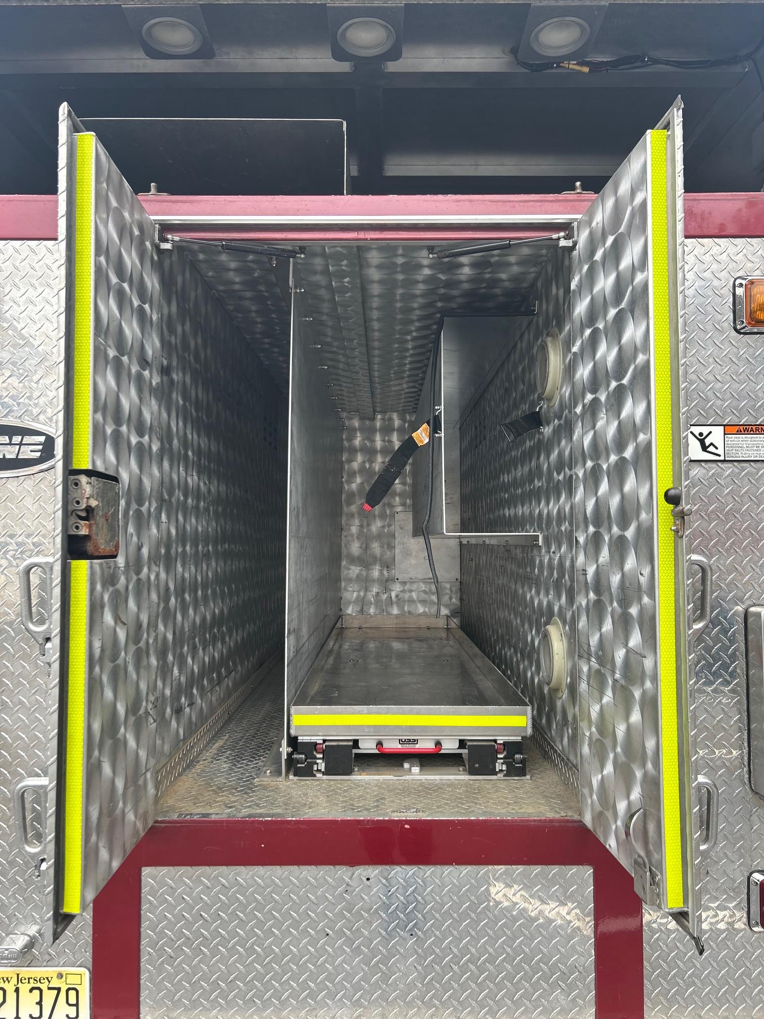 1997 E-One Walk Around Rescue Light Rescue - image 14