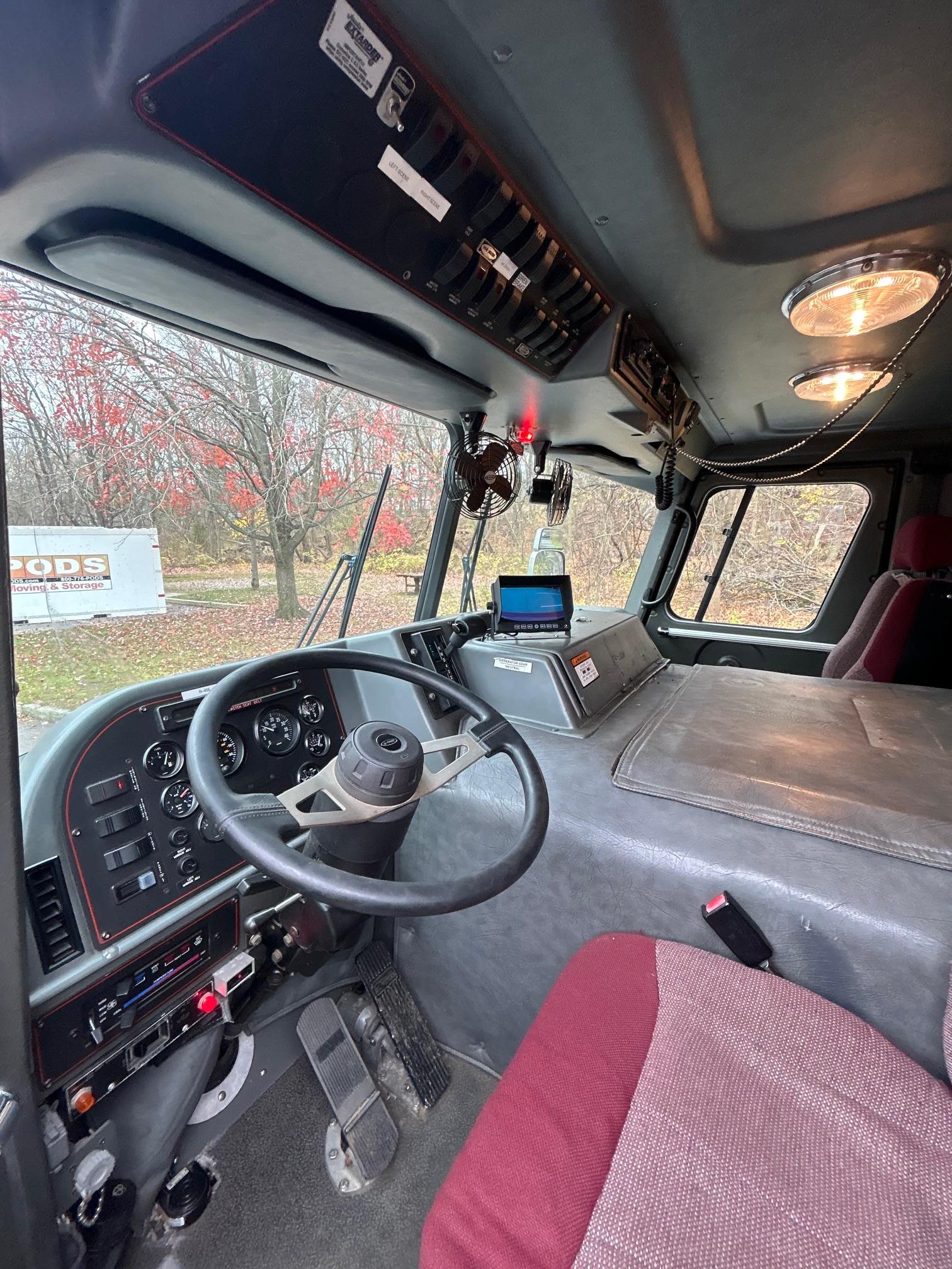 1997 E-One Walk Around Rescue Light Rescue - image 6