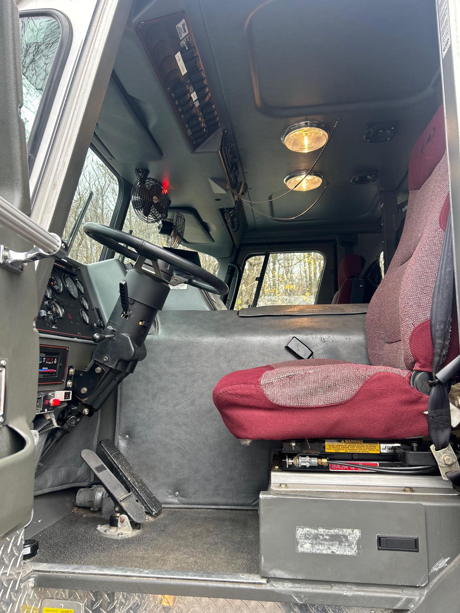 1997 E-One Walk Around Rescue Light Rescue - image 5