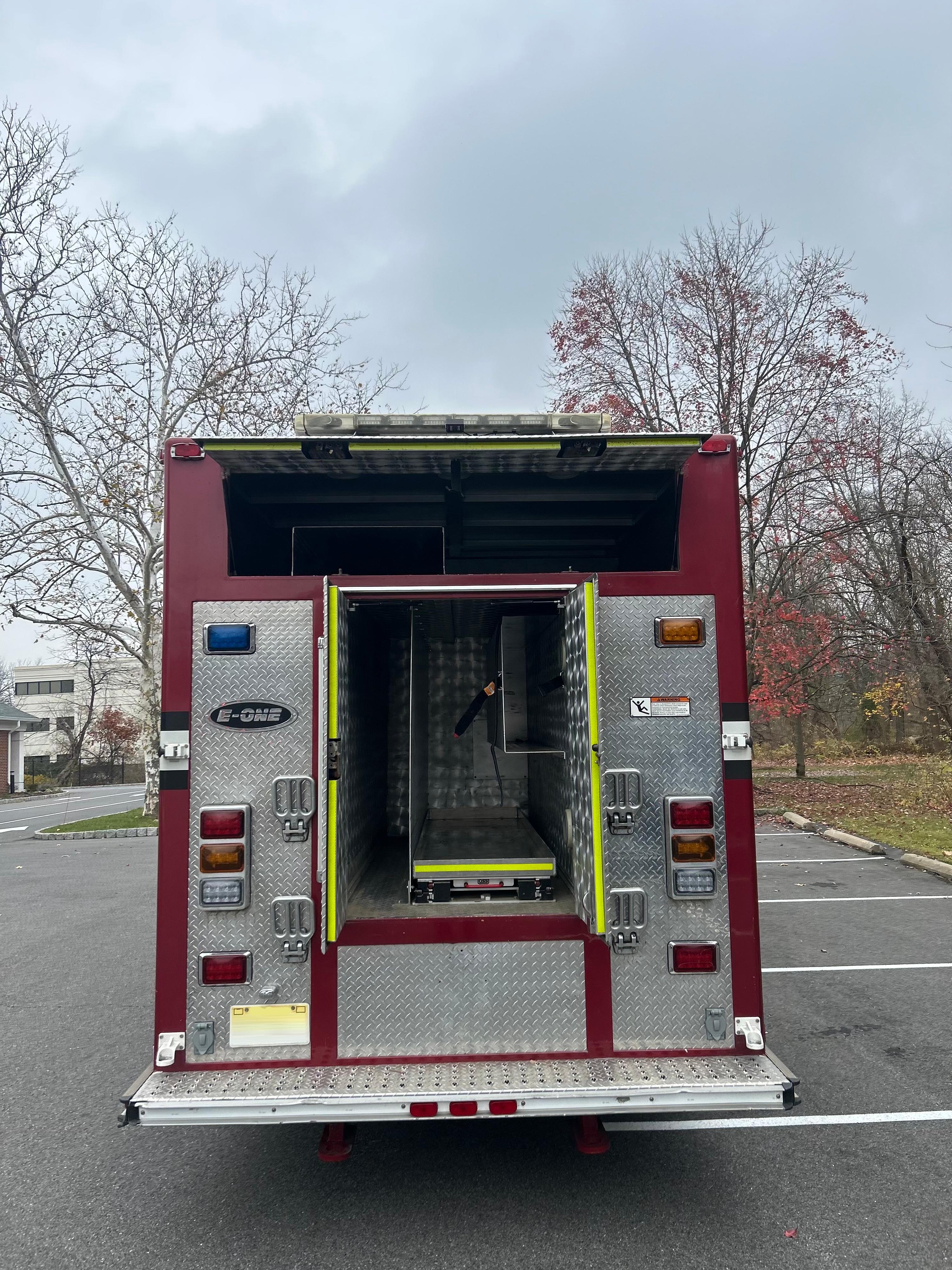 1997 E-One Walk Around Rescue Light Rescue - image 21