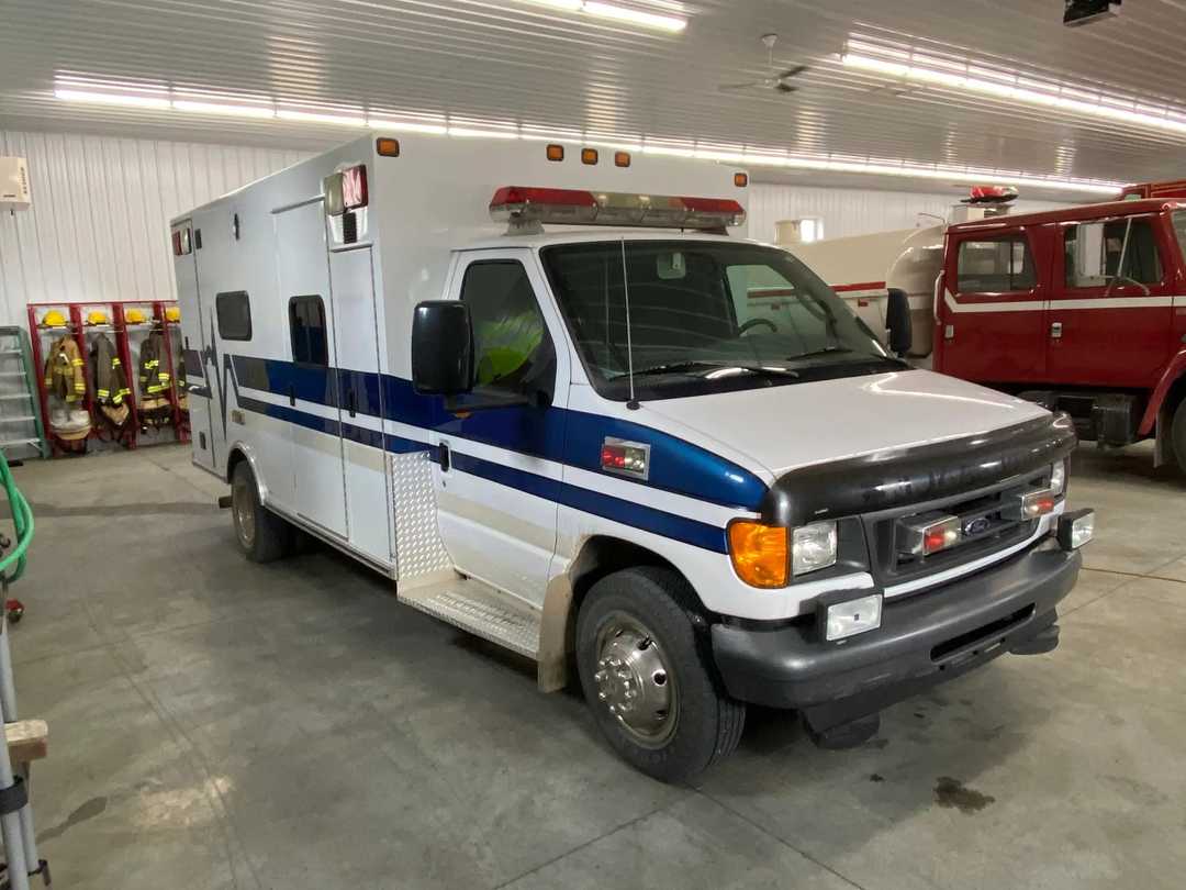 Mint condition 2004 ford Ambulance