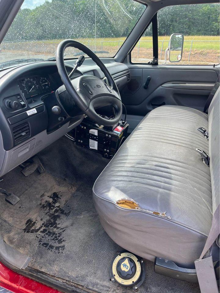 1996 Ford F350 Super Duty Regular Cab & Chassis  - image 7