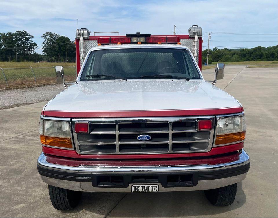 1996 Ford F350 Super Duty Regular Cab & Chassis  - image 9