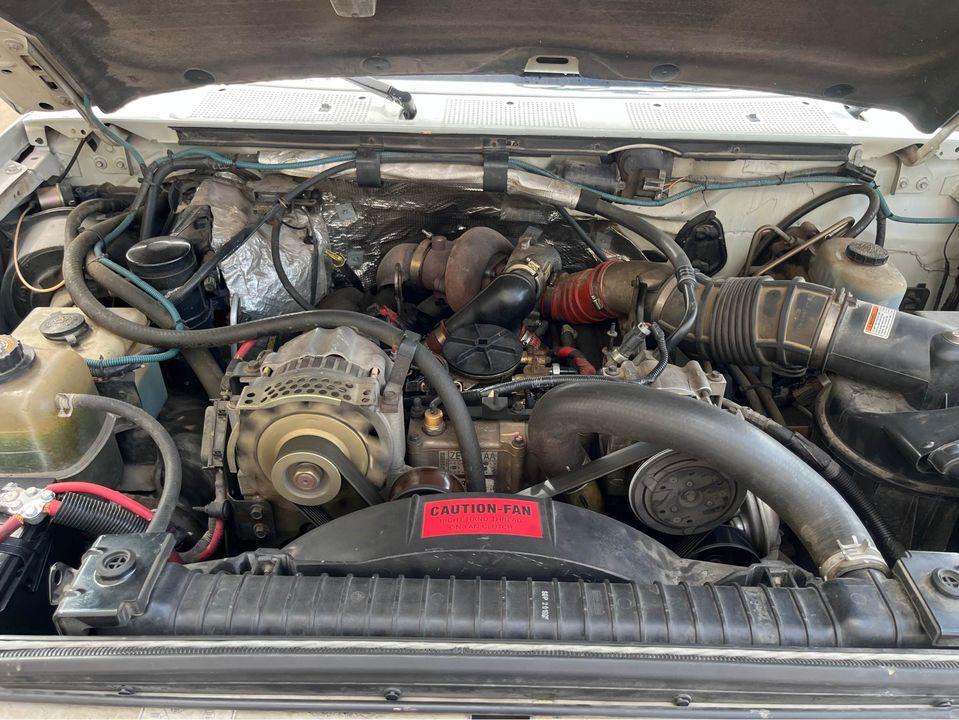 1996 Ford F350 Super Duty Regular Cab & Chassis  - image 11