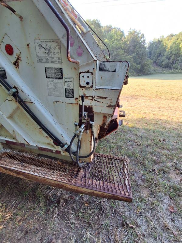 2010 Freightliner Heil Rear Loader - image 31