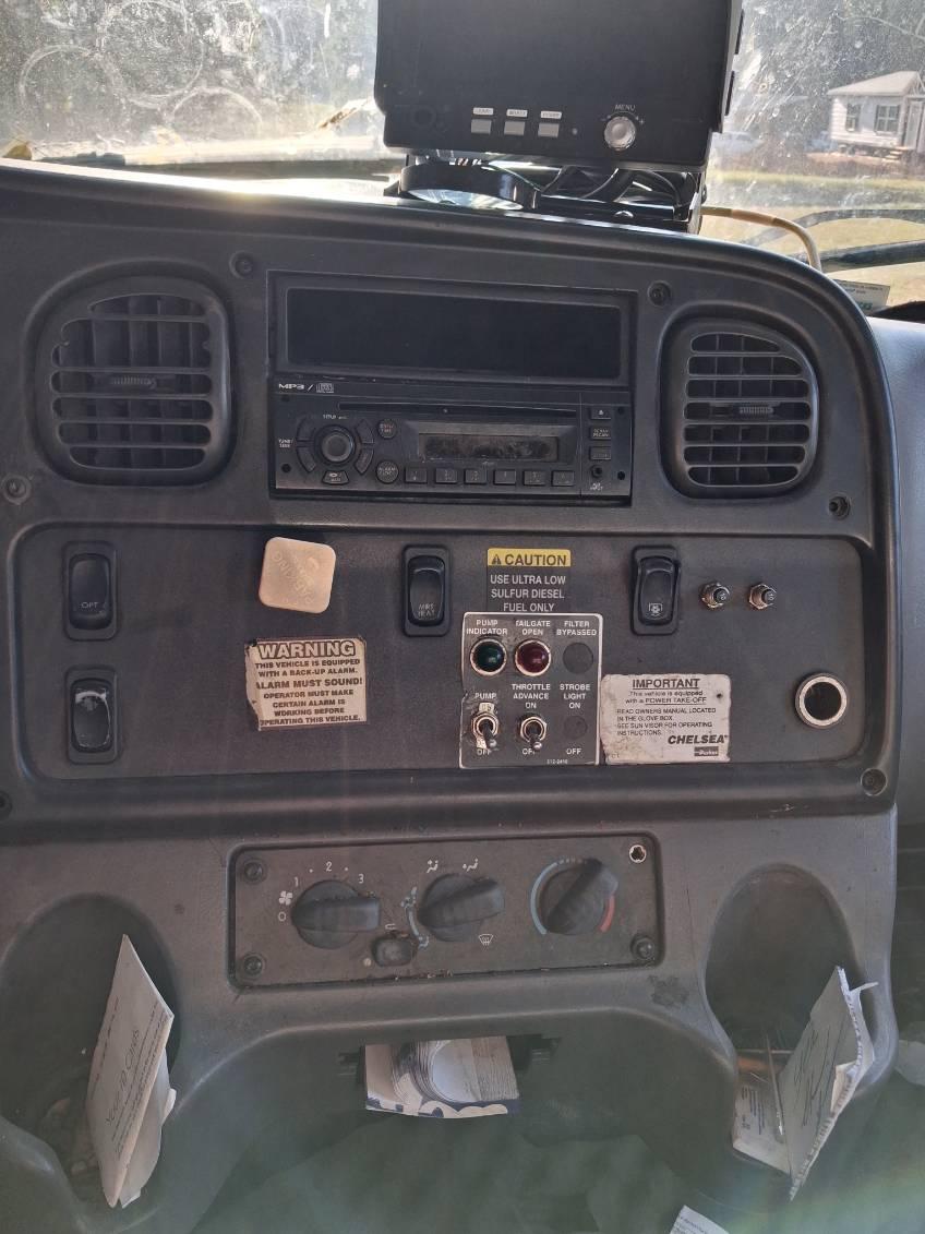 2010 Freightliner Heil Rear Loader - image 8