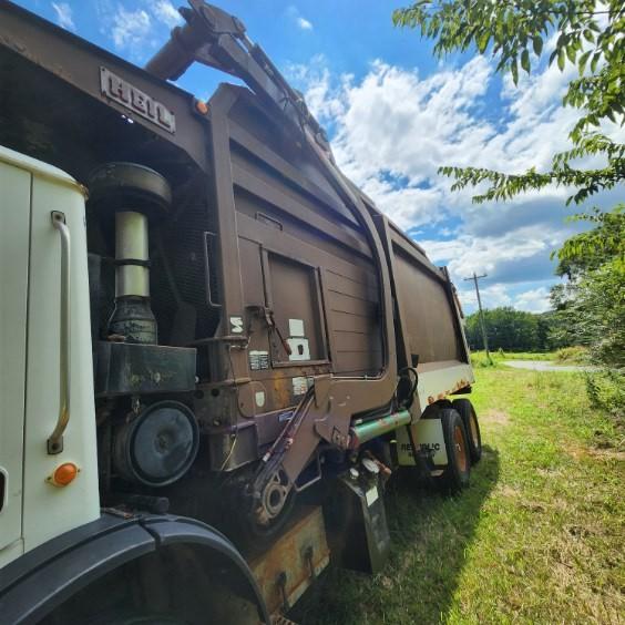 2001 Mack Heil Front Loader - image 3